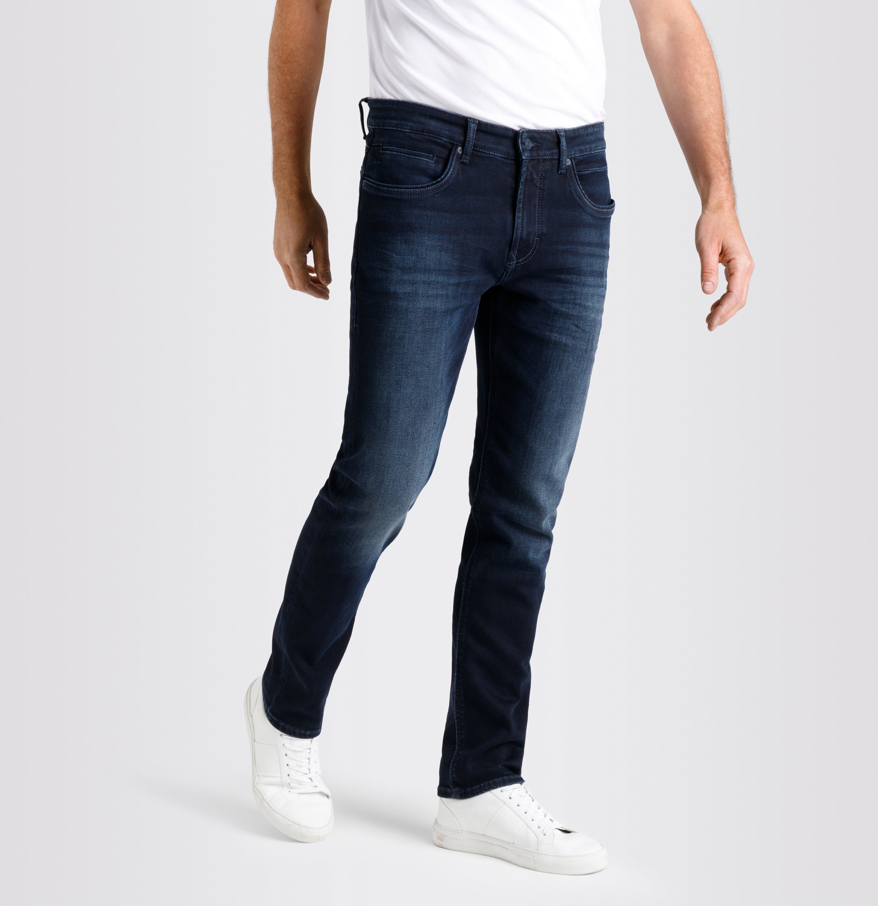 Highly elastic driver jeans with a vintage look. | Arne Pipe | blue black 3D authentic | Front view of model