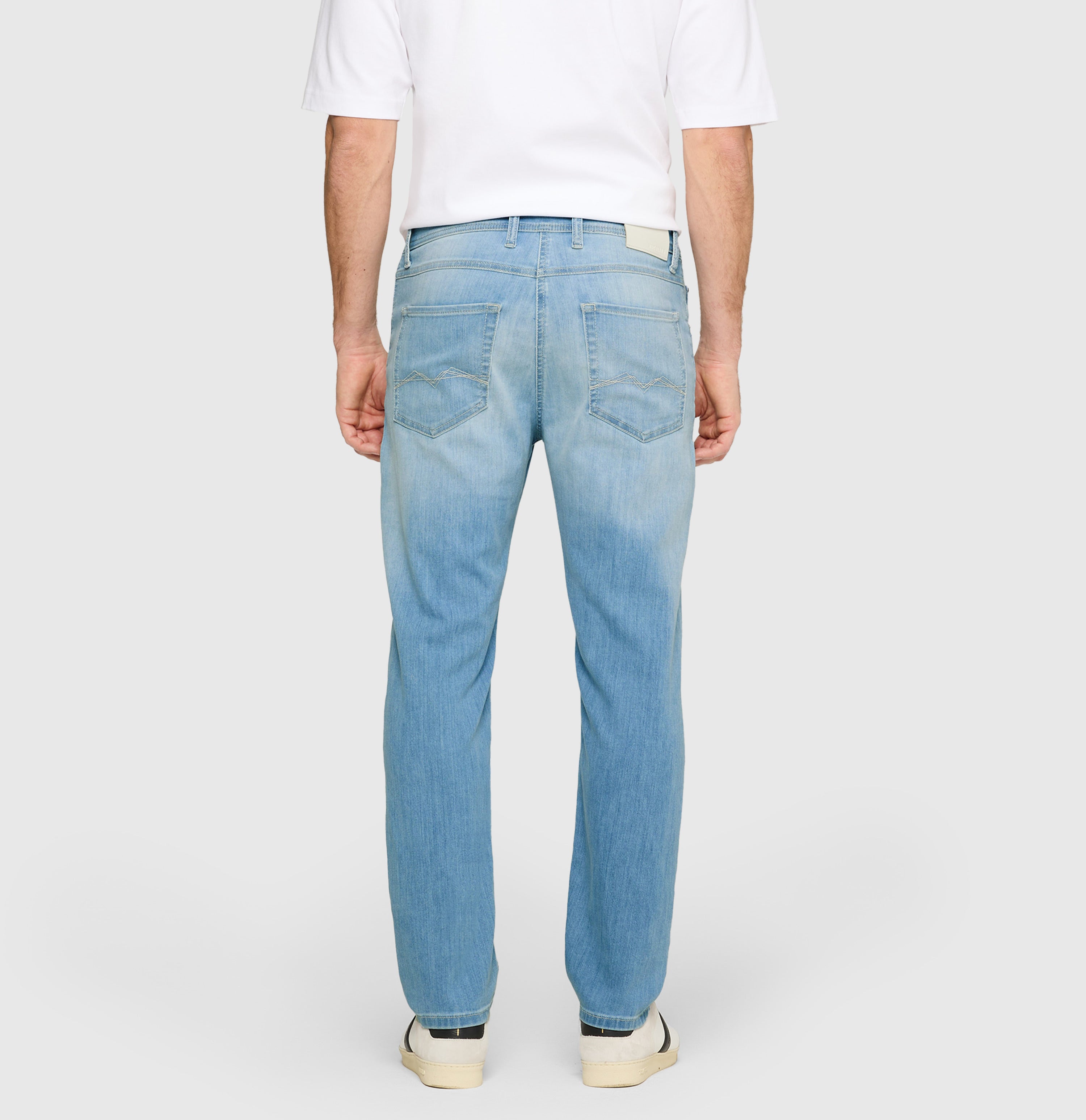 Light driver jeans with high elasticity. | Driver Jeans | authentic sky blue | Back view of model
