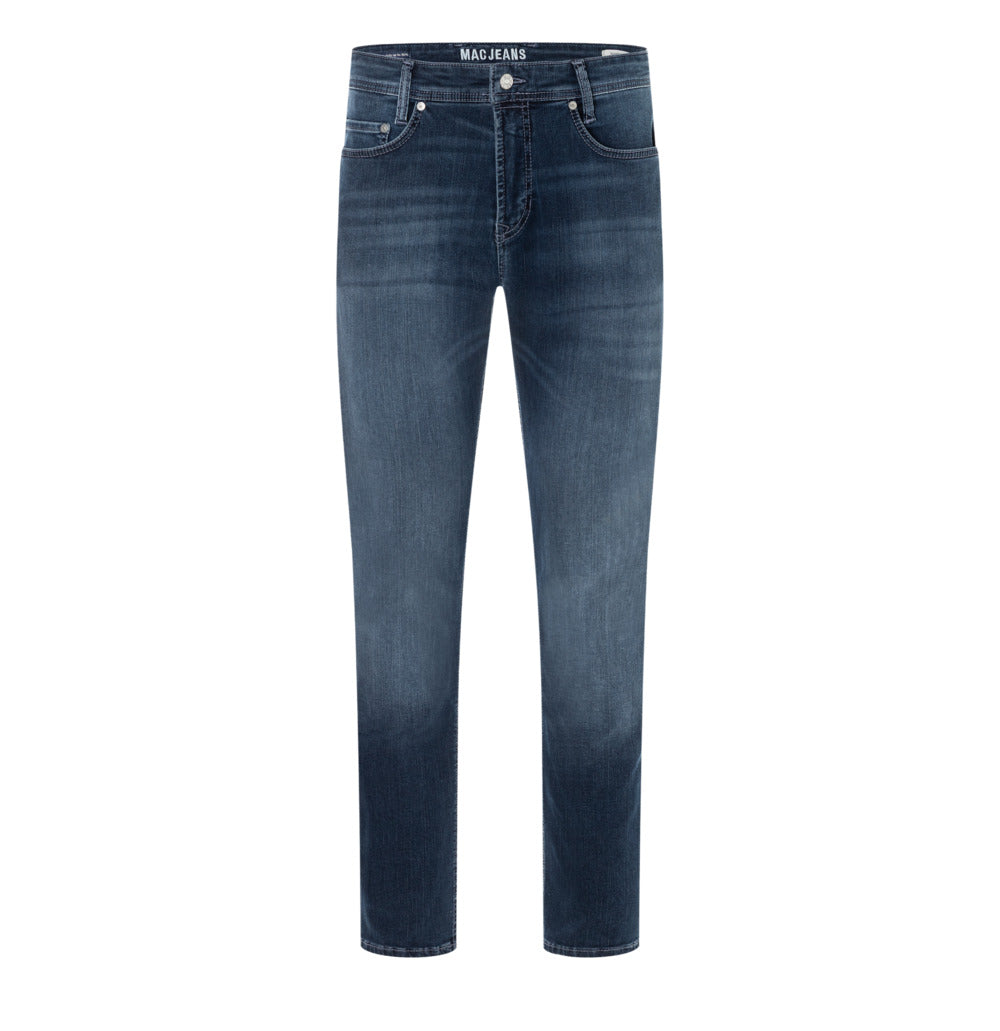 Ultimate driver’s jeans with a slim cut. | Driver Jeans | blue black authentic wash | Front view of bust