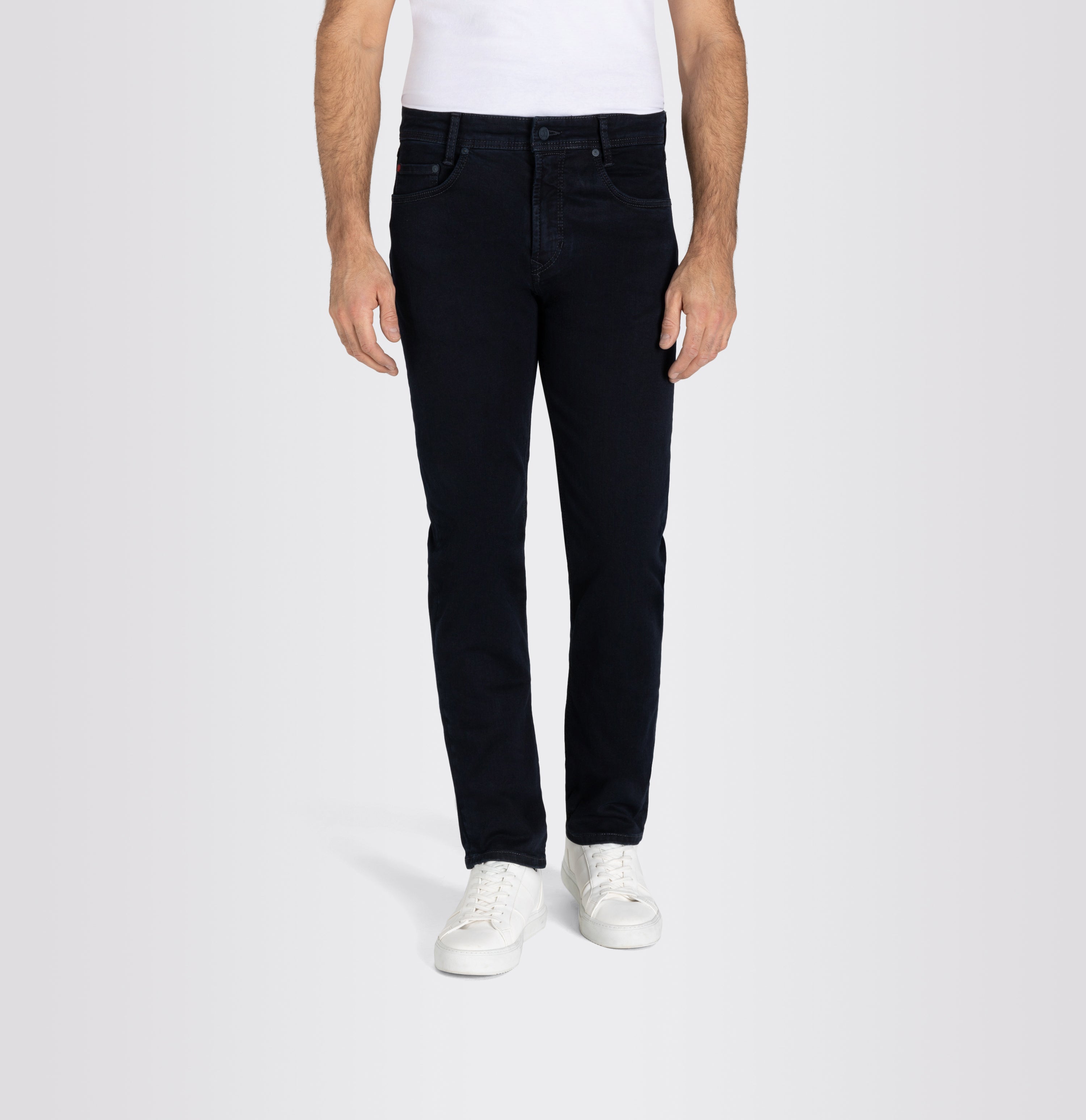 Ultimate driver jeans with a slim cut. | S-NAME | S-FBBZ | Front view of model