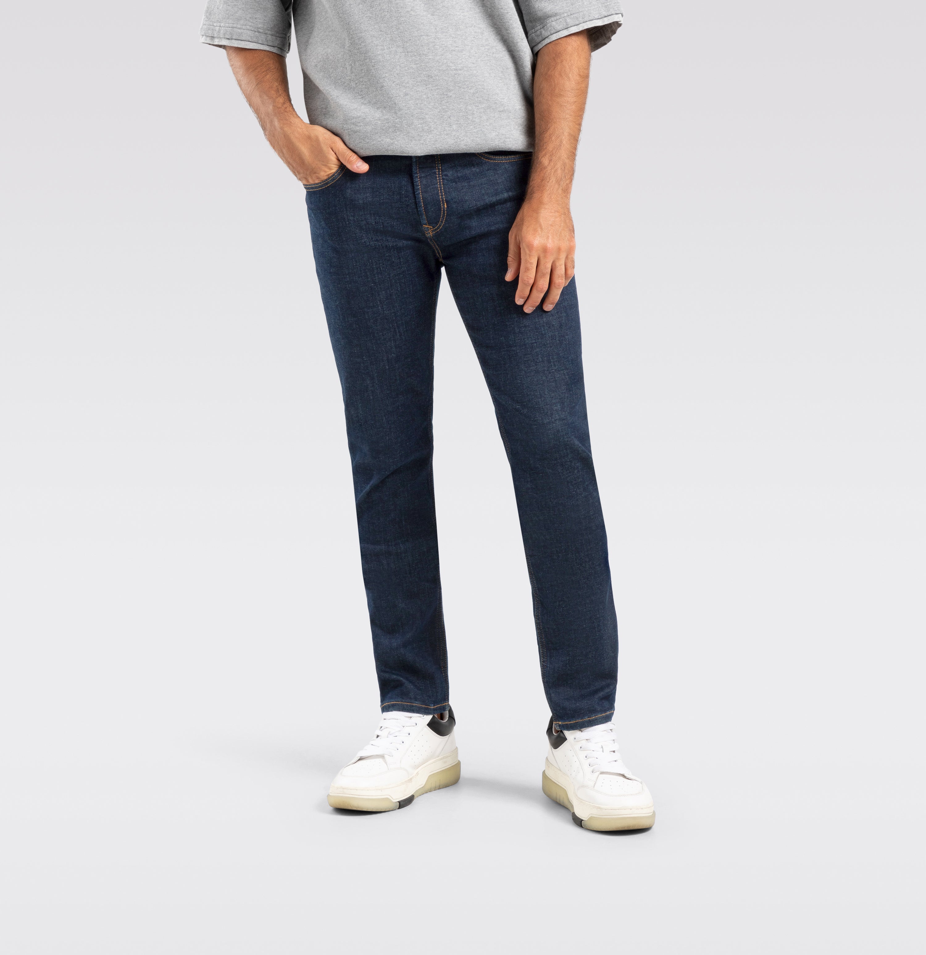 Ultimate driver jeans with a slim cut. | Driver Jeans | middark | Front view of model
