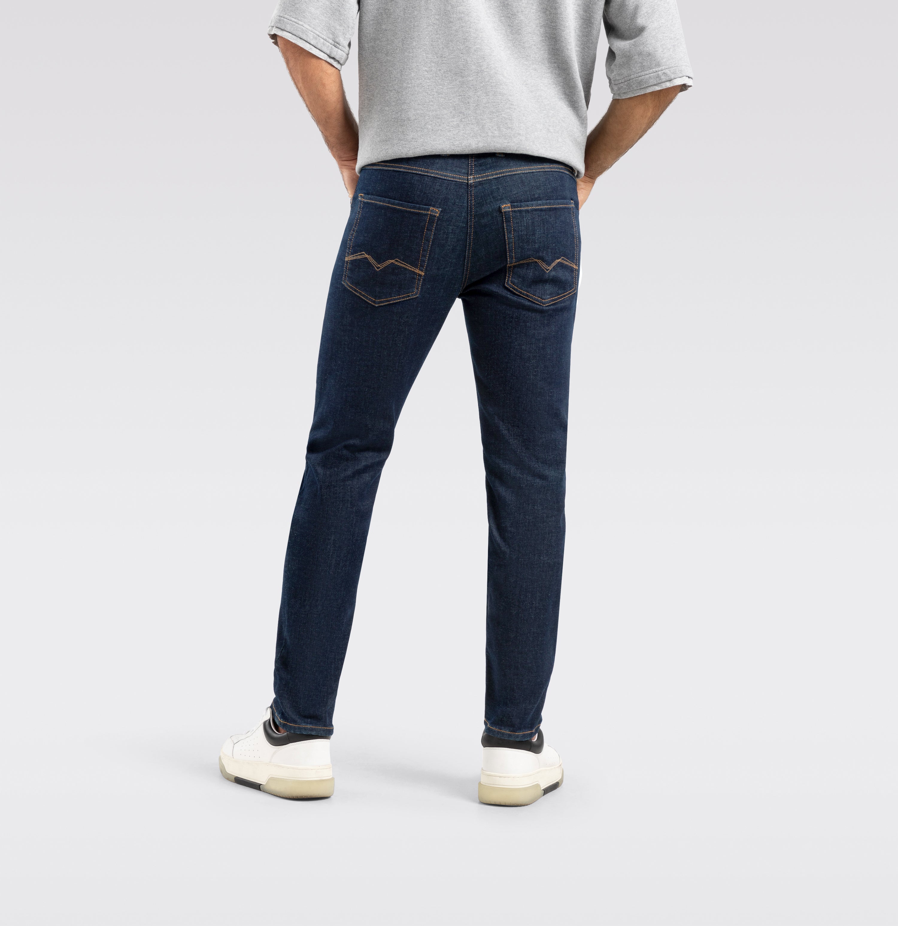 Ultimate driver jeans with a slim cut. | Driver Jeans | middark | Back view of model
