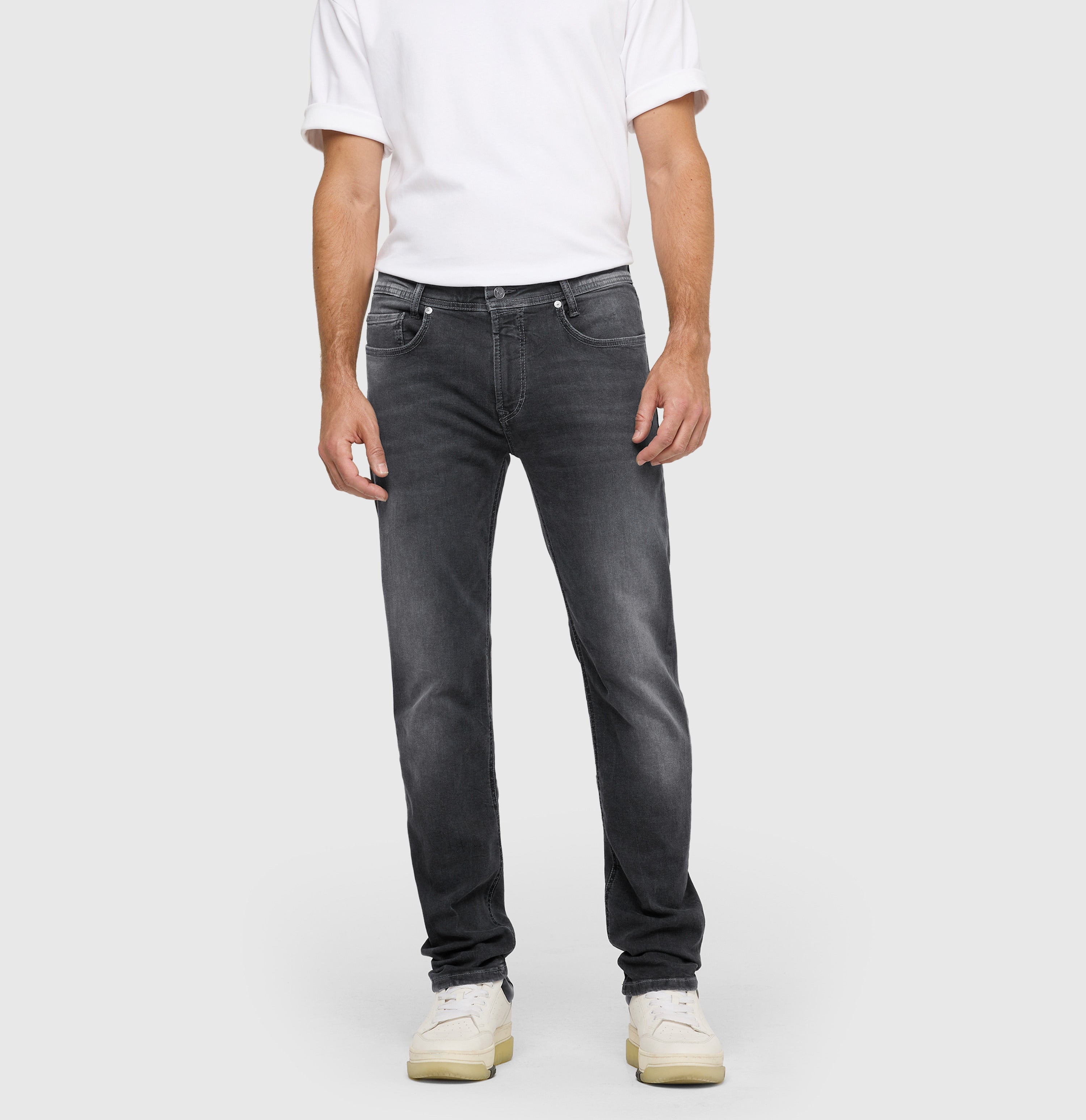 Ultimate driver’s jeans with a slim cut. | Driver Jeans | authentic mid grey used | Front view of model