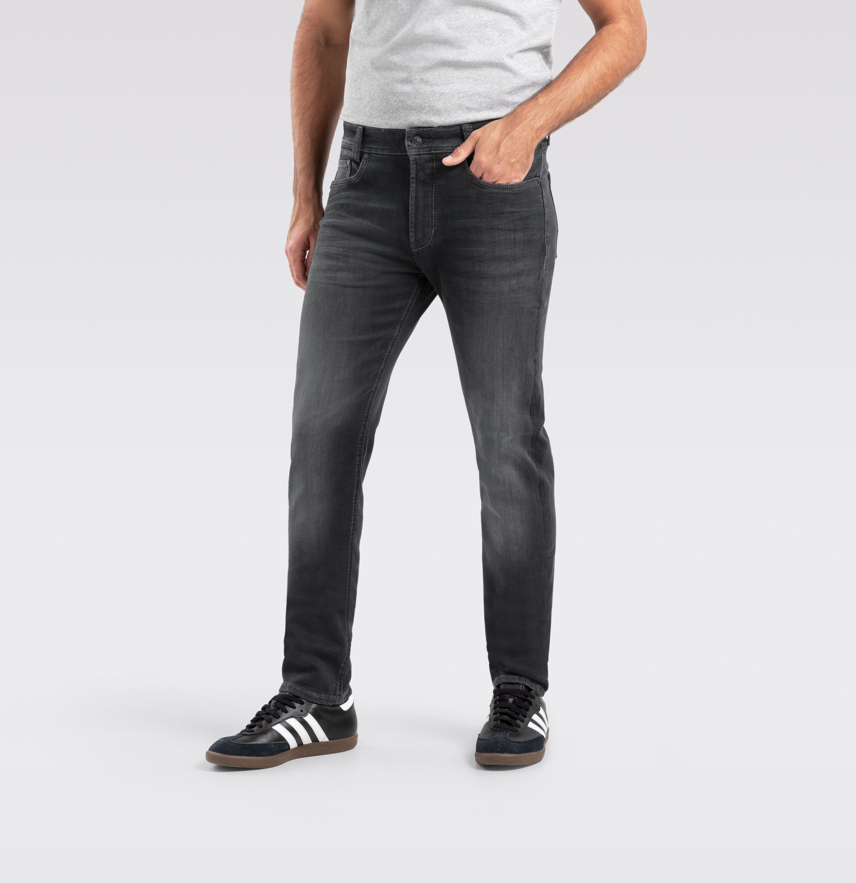 Ultimate driver jeans with a slim cut. | Driver Jeans | authentic grey used | Front view of model