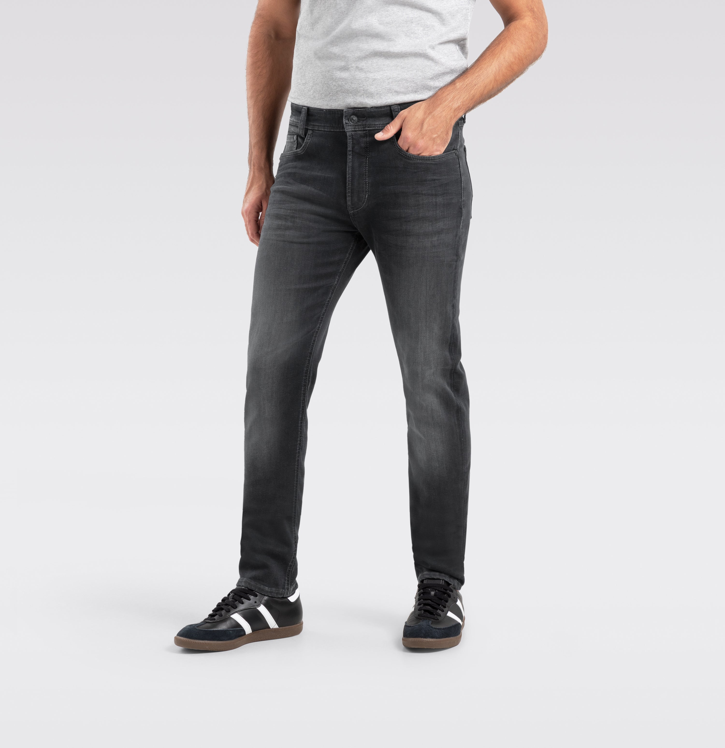 Ultimate driver jeans with a slim cut. | Driver Jeans | authentic grey used | Front view of model