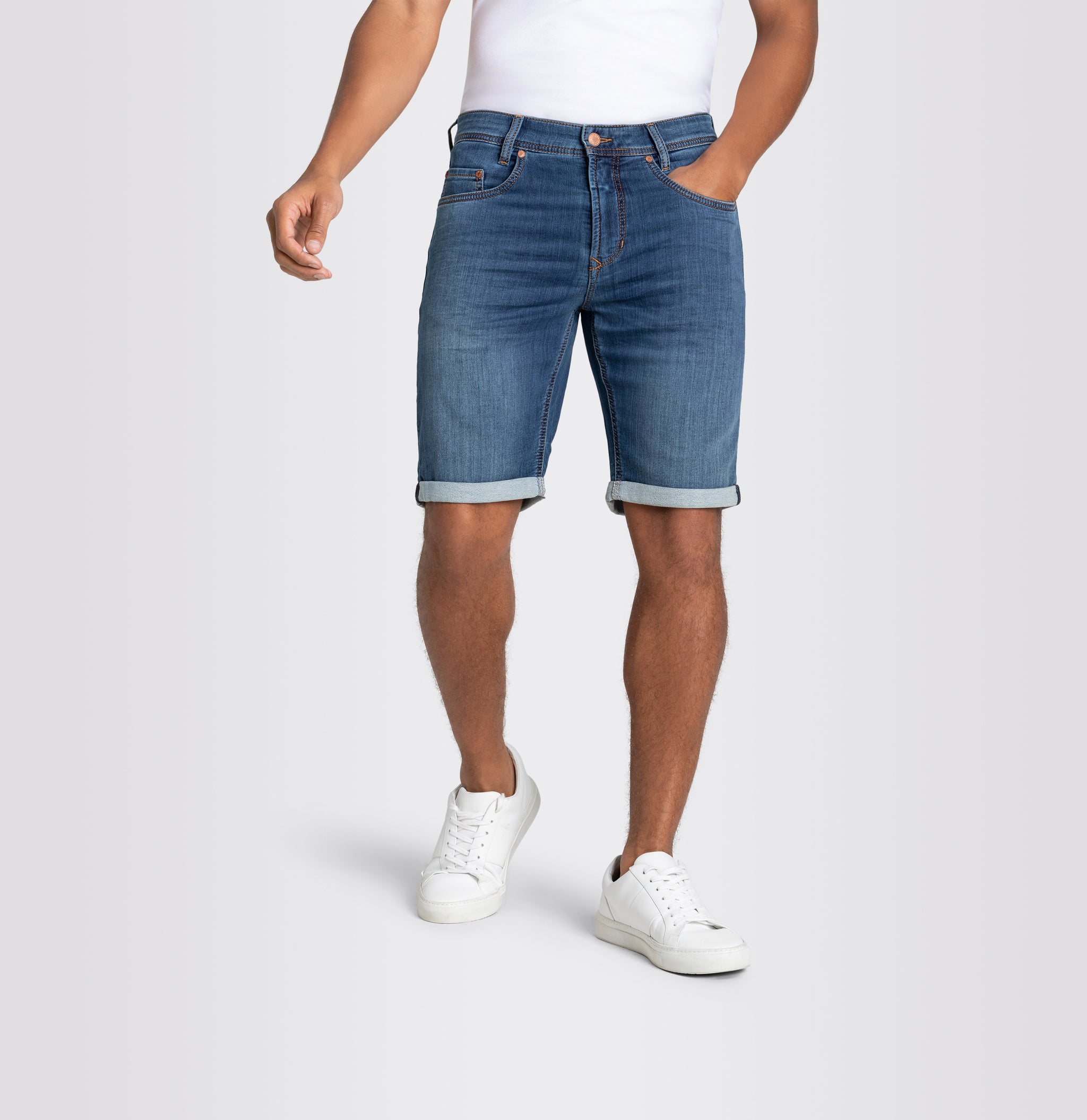 MAC Slim fit jeansbermuda in 5-pocketmodel, model 'Jogn' in lichtgrijs MAC Slim fit jeansbermuda in 5-pocketmodel, model 'Jogn' in lichtgrijs