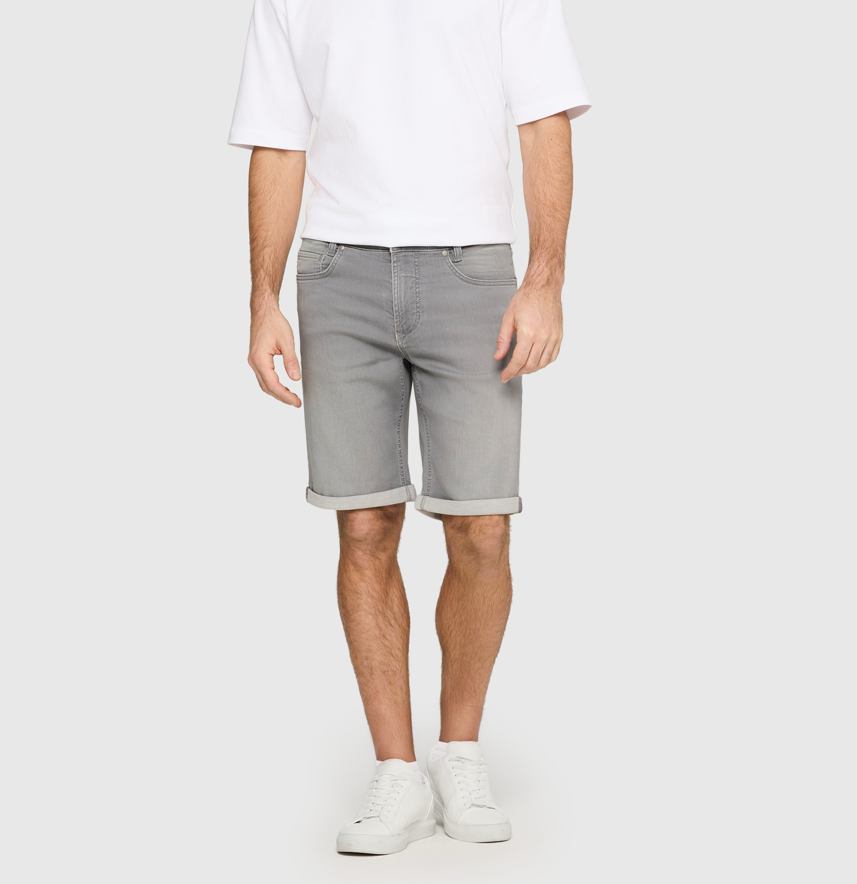 Bermuda made of dimensionally stable sweat denim. | Jogn Bermuda | light summer grey | Front view of model