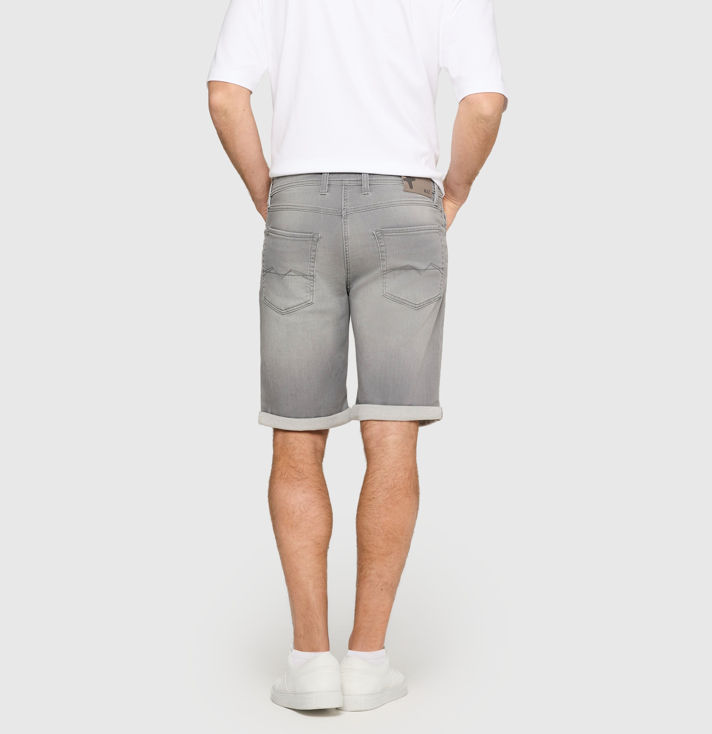 Bermuda made of dimensionally stable sweat denim. | Jogn Bermuda | light summer grey | Back view of model