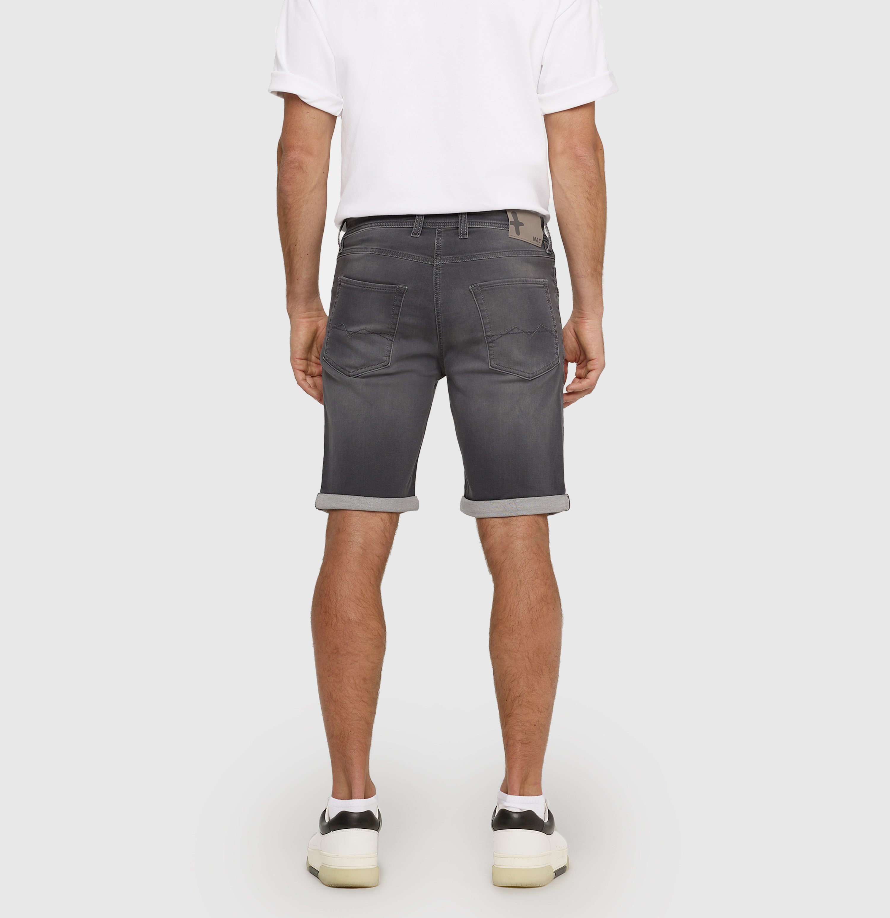 Bermuda made of dimensionally stable sweat denim. | Jogn Bermuda by MAC | authentic grey used | Back view of model