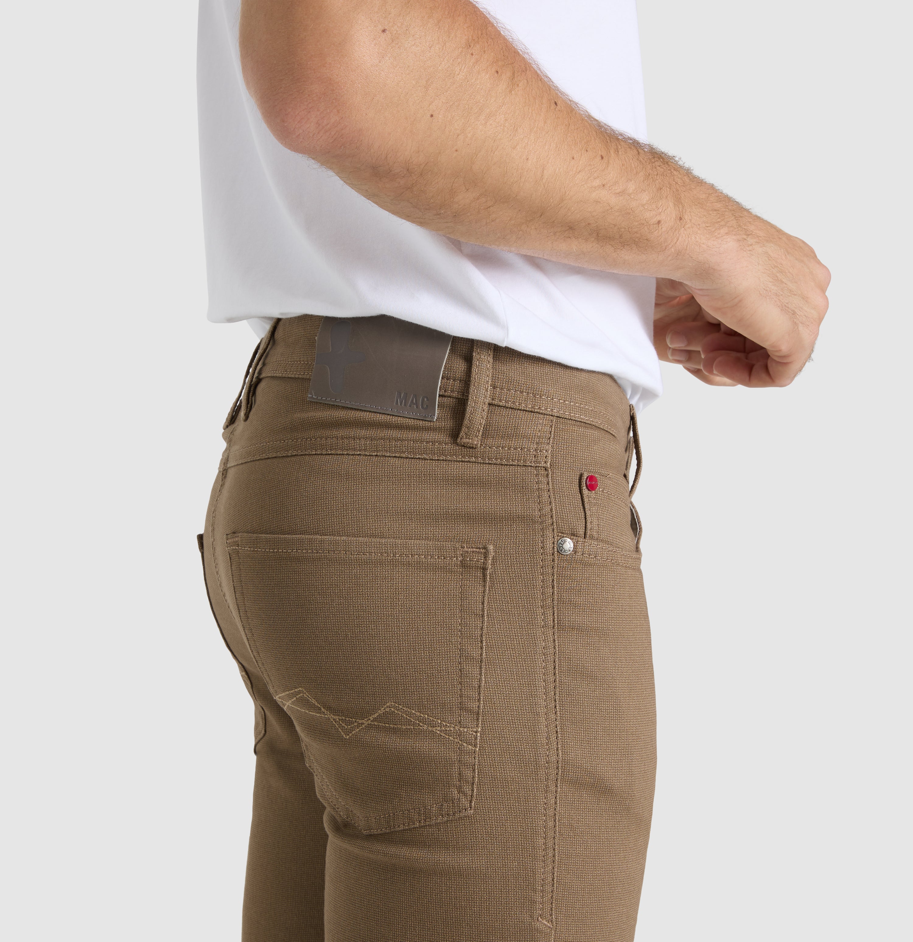 Slim trousers in a subtly patterned sweat material. | S-NAME | S-FBBZ | Detailed view 2 of model