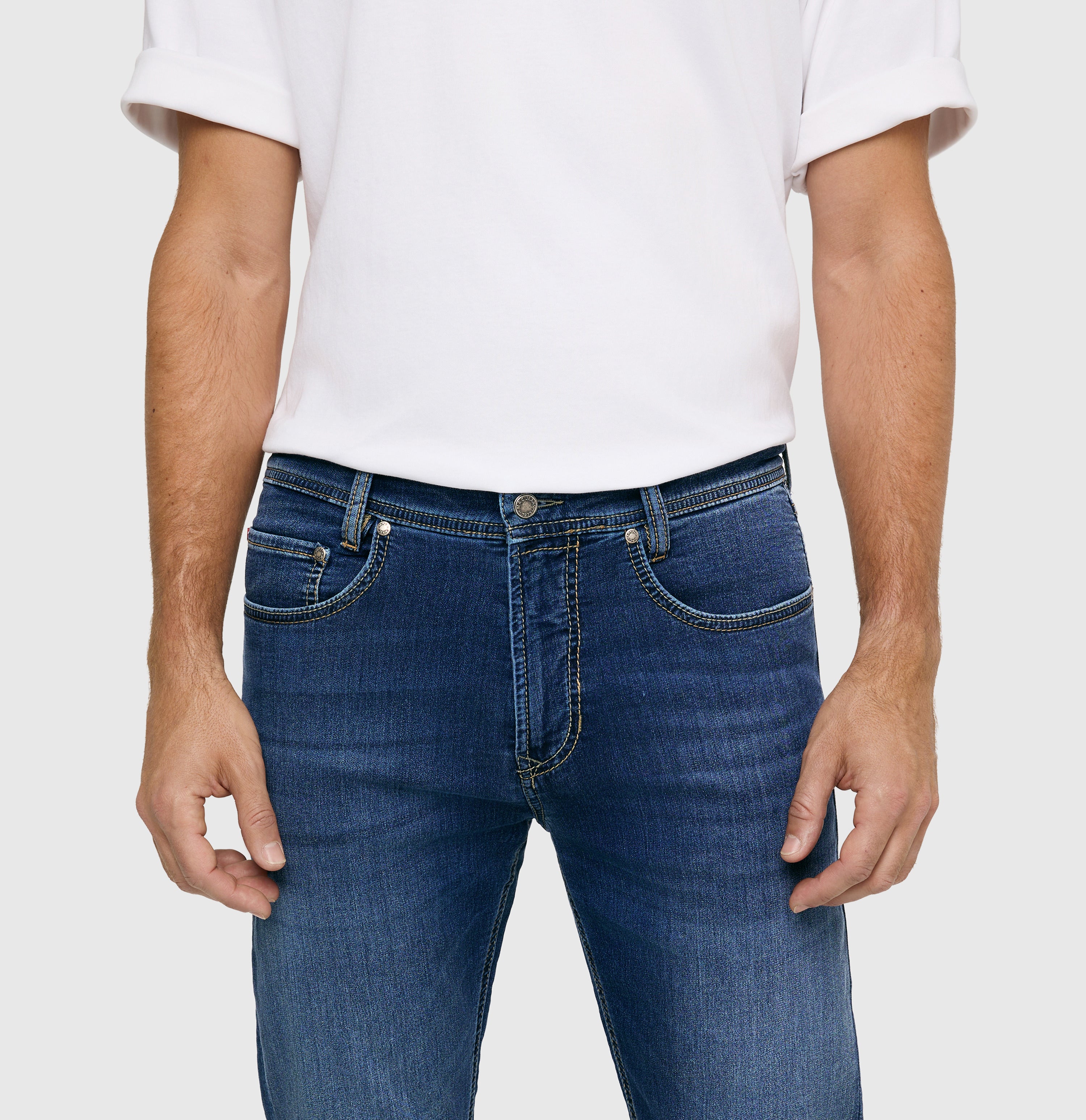 Sweat jeans with a modern fit. | Jog'n Jeans by MAC | light authentic used | Detailed view 2 of model