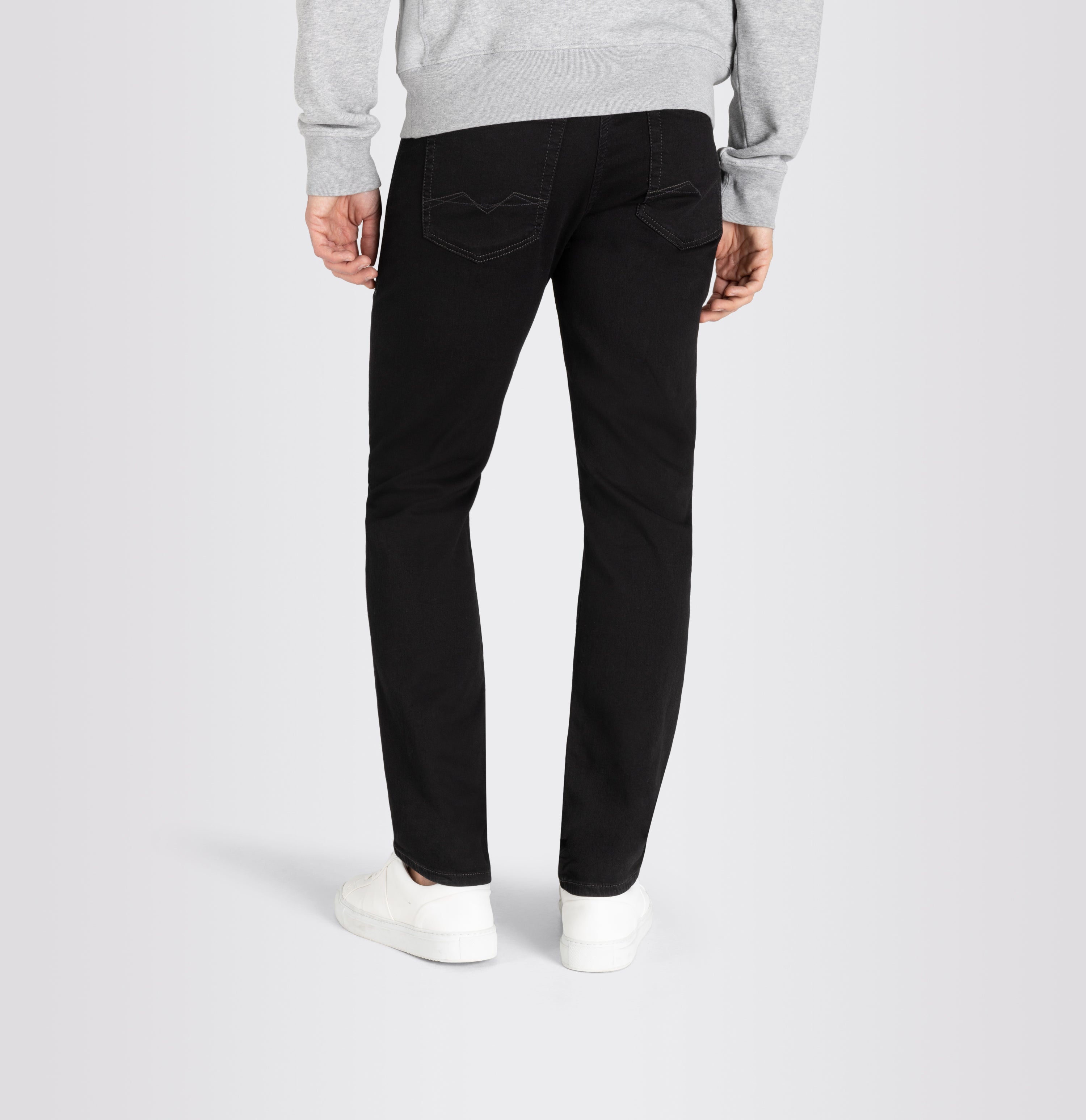 Authentic jeans made of soft sweat denim. | Jog'n Jeans by MAC | black black clean | Back view of model