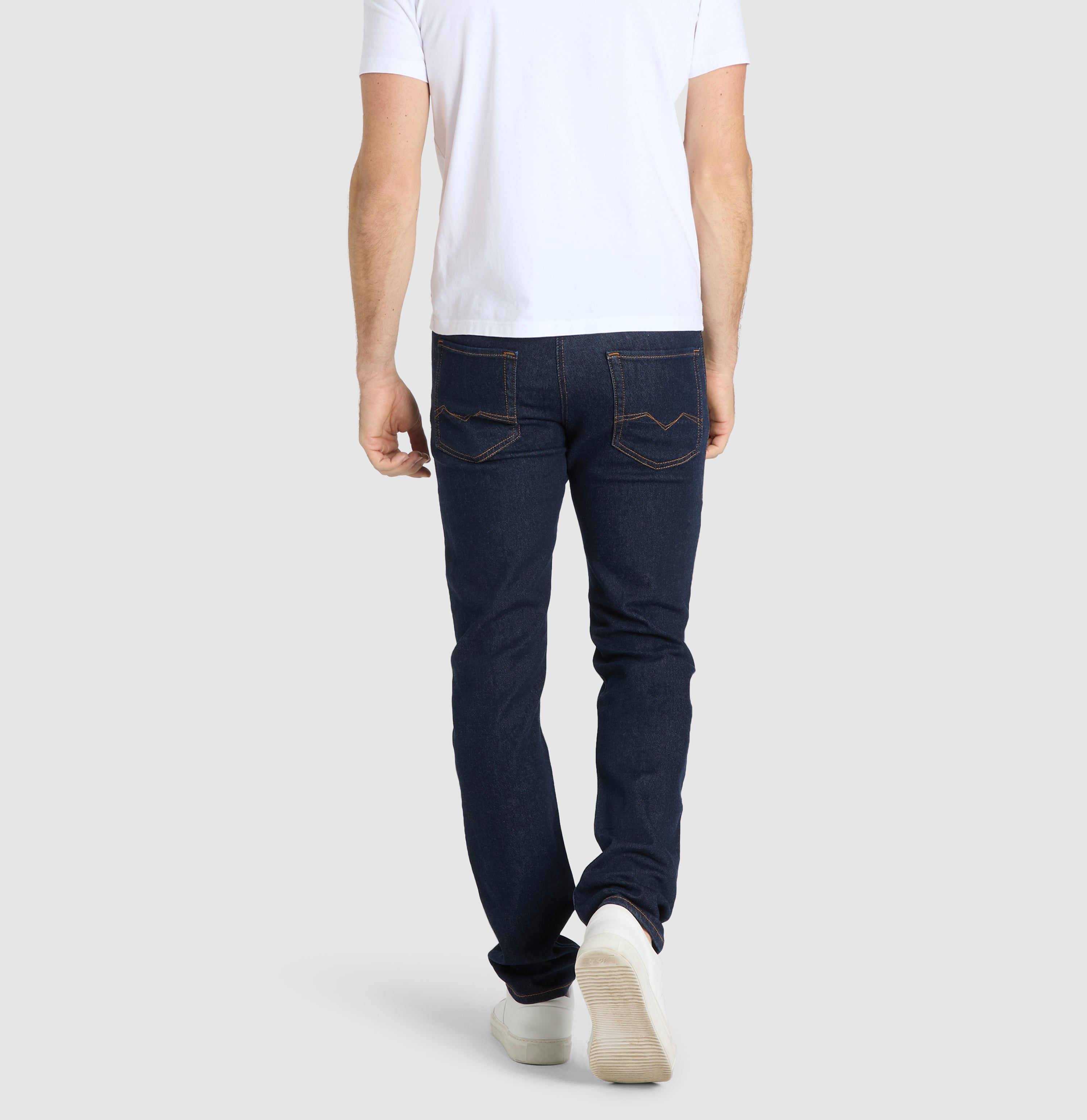 Authentic jeans made of soft sweat denim. | S-NAME | S-FBBZ | Back view of model