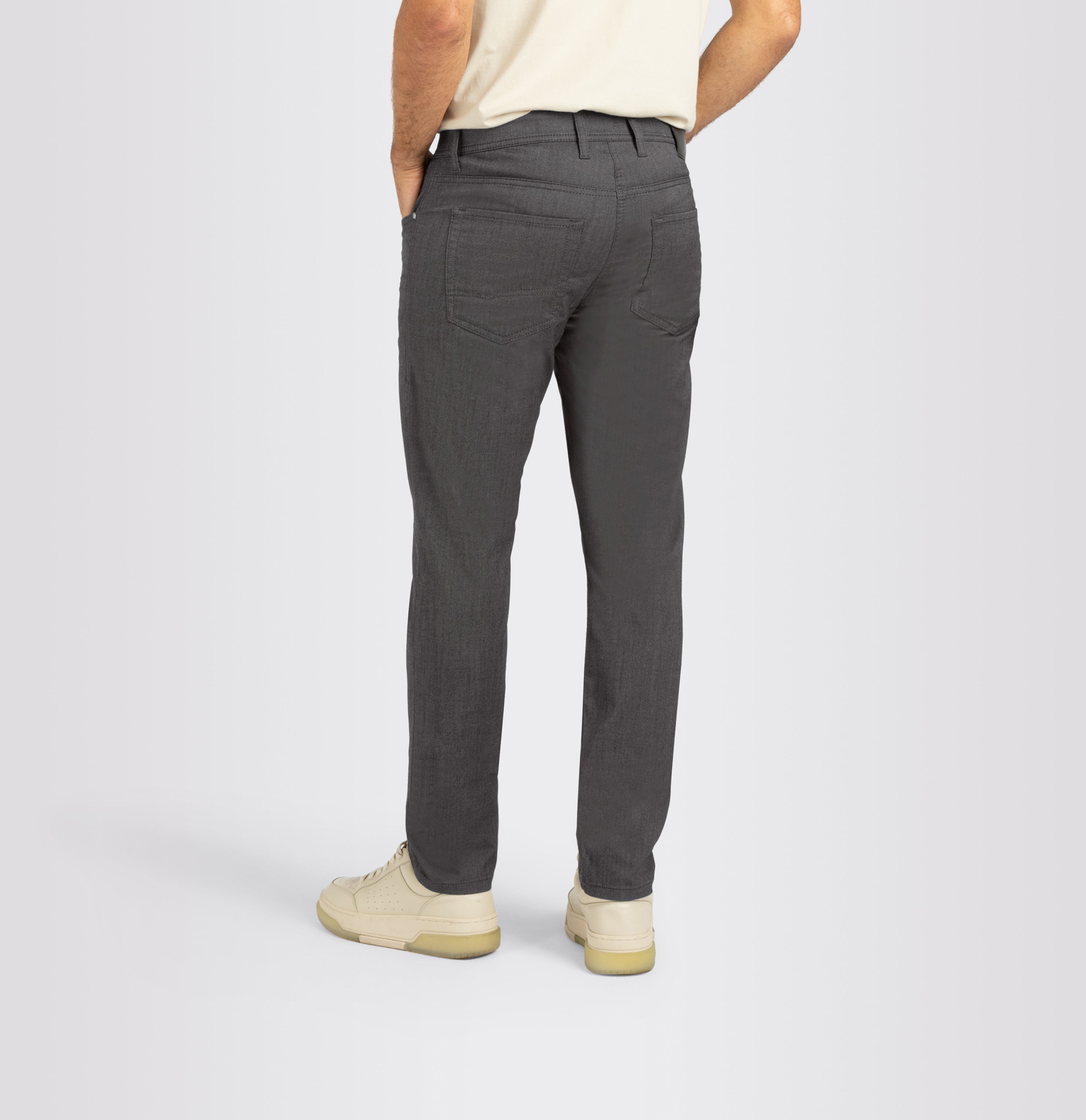 Trousers in a polyester-viscose blend suitable for the office. | S-NAME | S-FBBZ | Back view of model