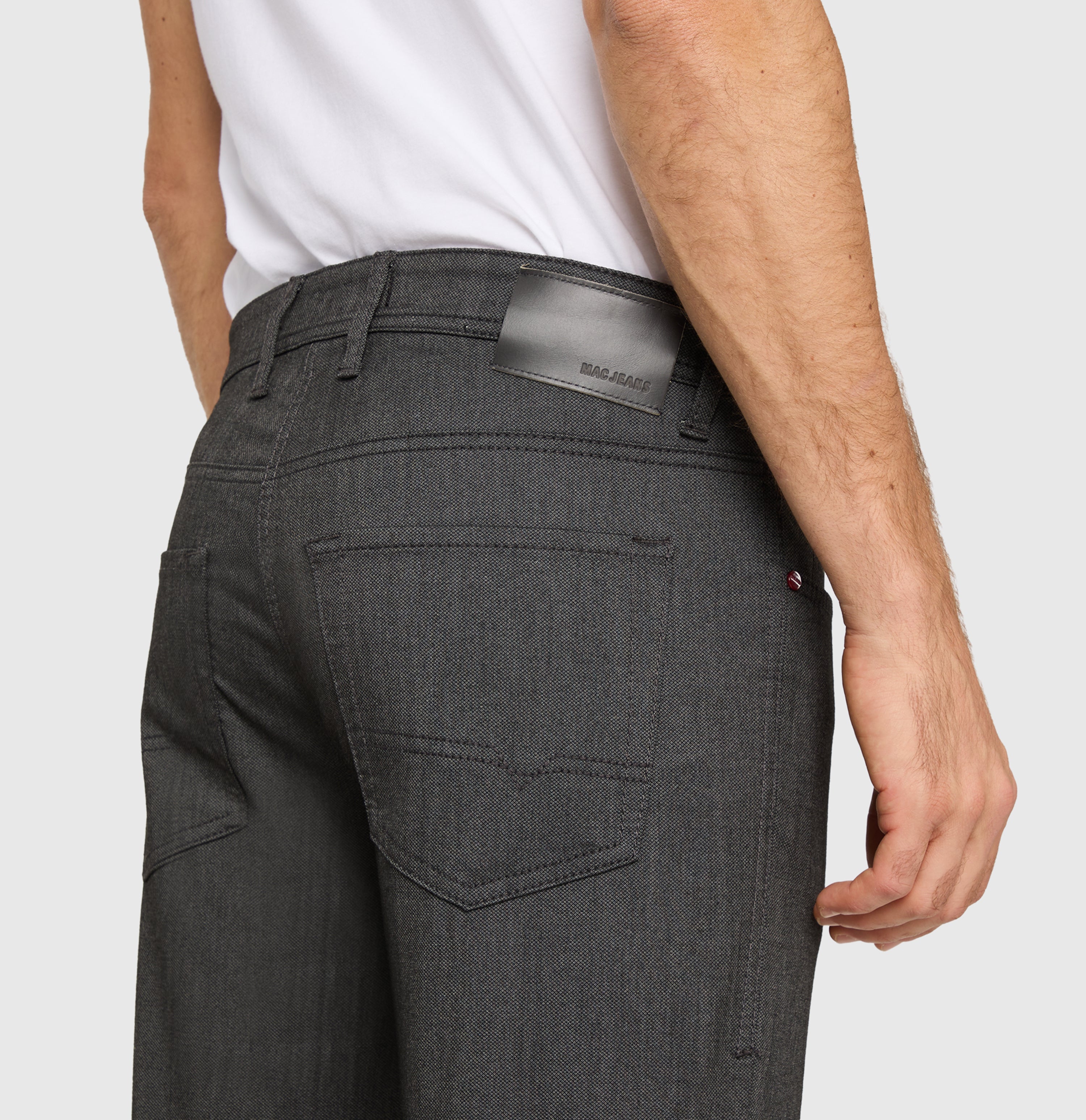 Trousers in a polyester-viscose blend suitable for the office. | Arne | flannel | Detailed view 2 of model