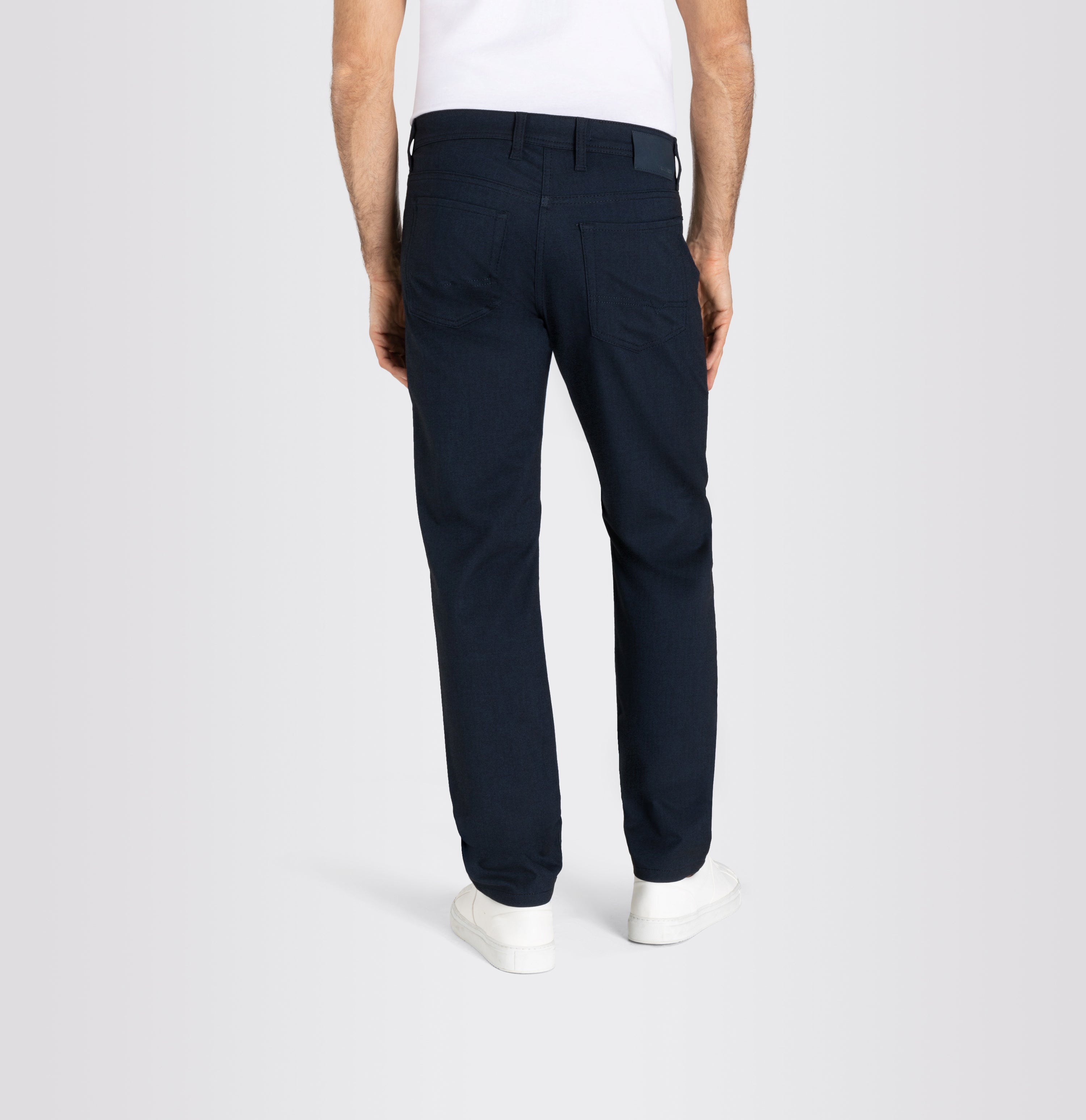 Trousers in a polyester-viscose blend suitable for the office. | S-NAME | S-FBBZ | Back view of model