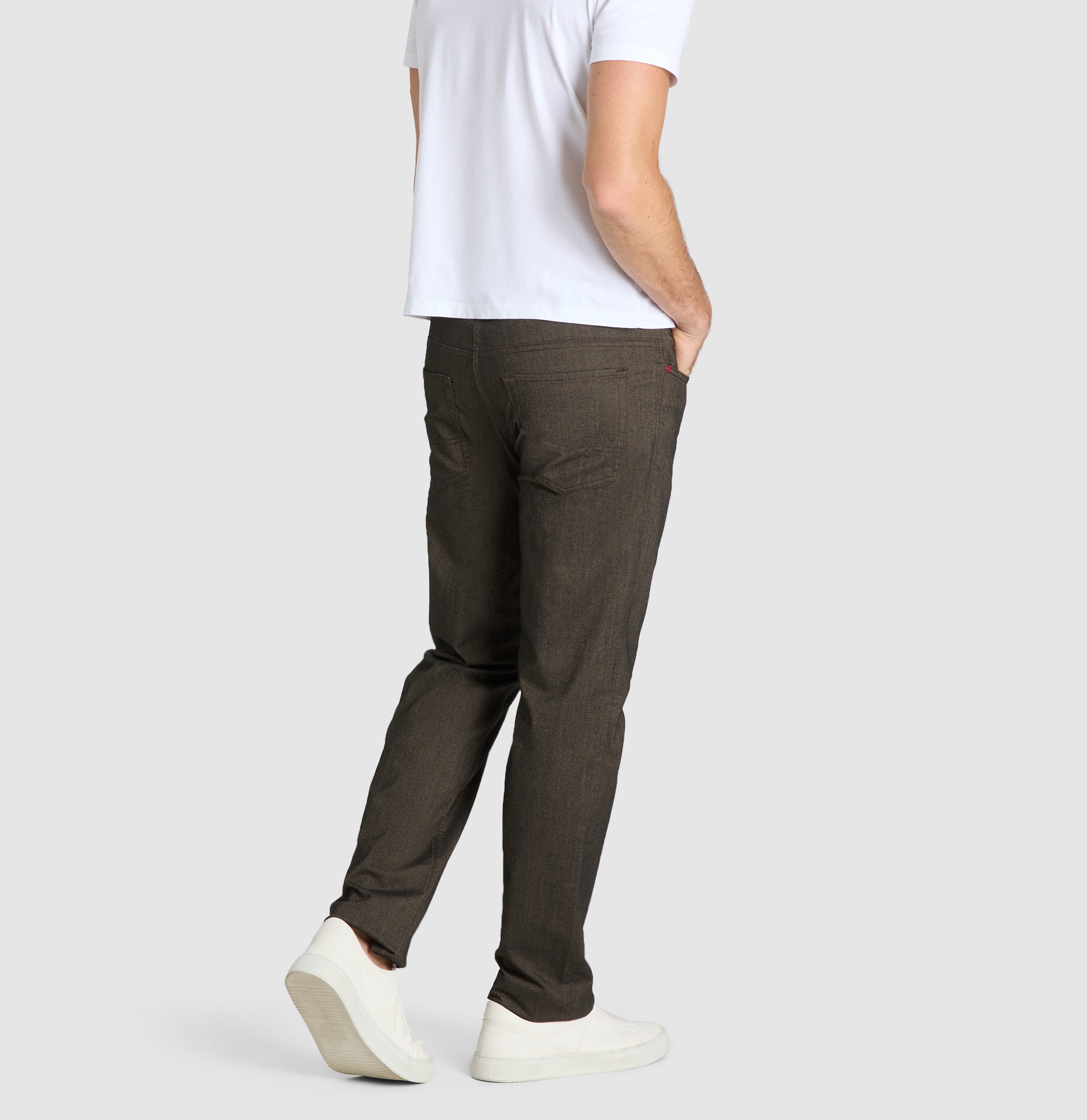 Trousers in a polyester-viscose blend suitable for the office. | S-NAME | S-FBBZ | Back view of model