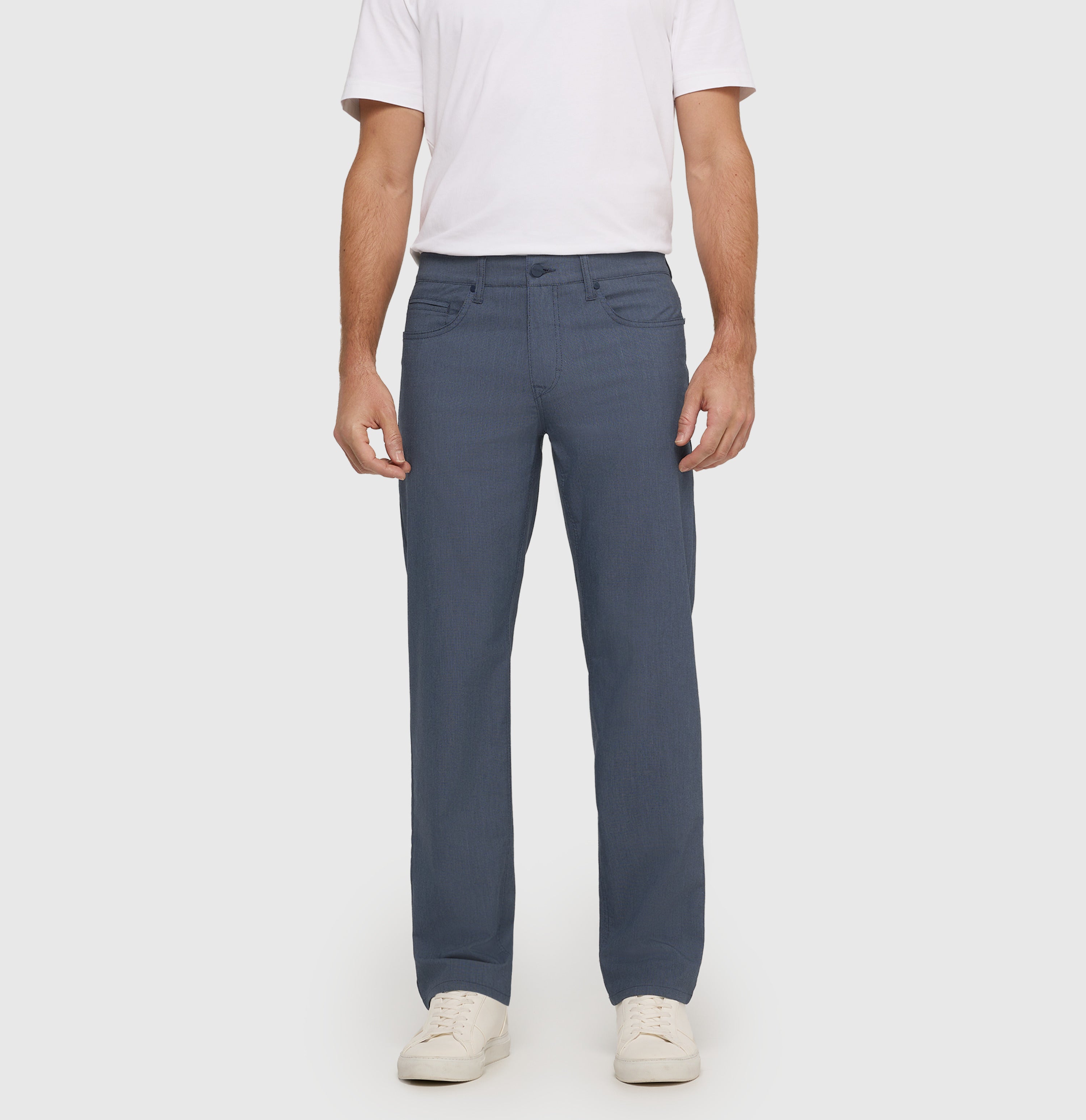 Modern fit in a light melange material. | Arne | midnight blue | Front view of model