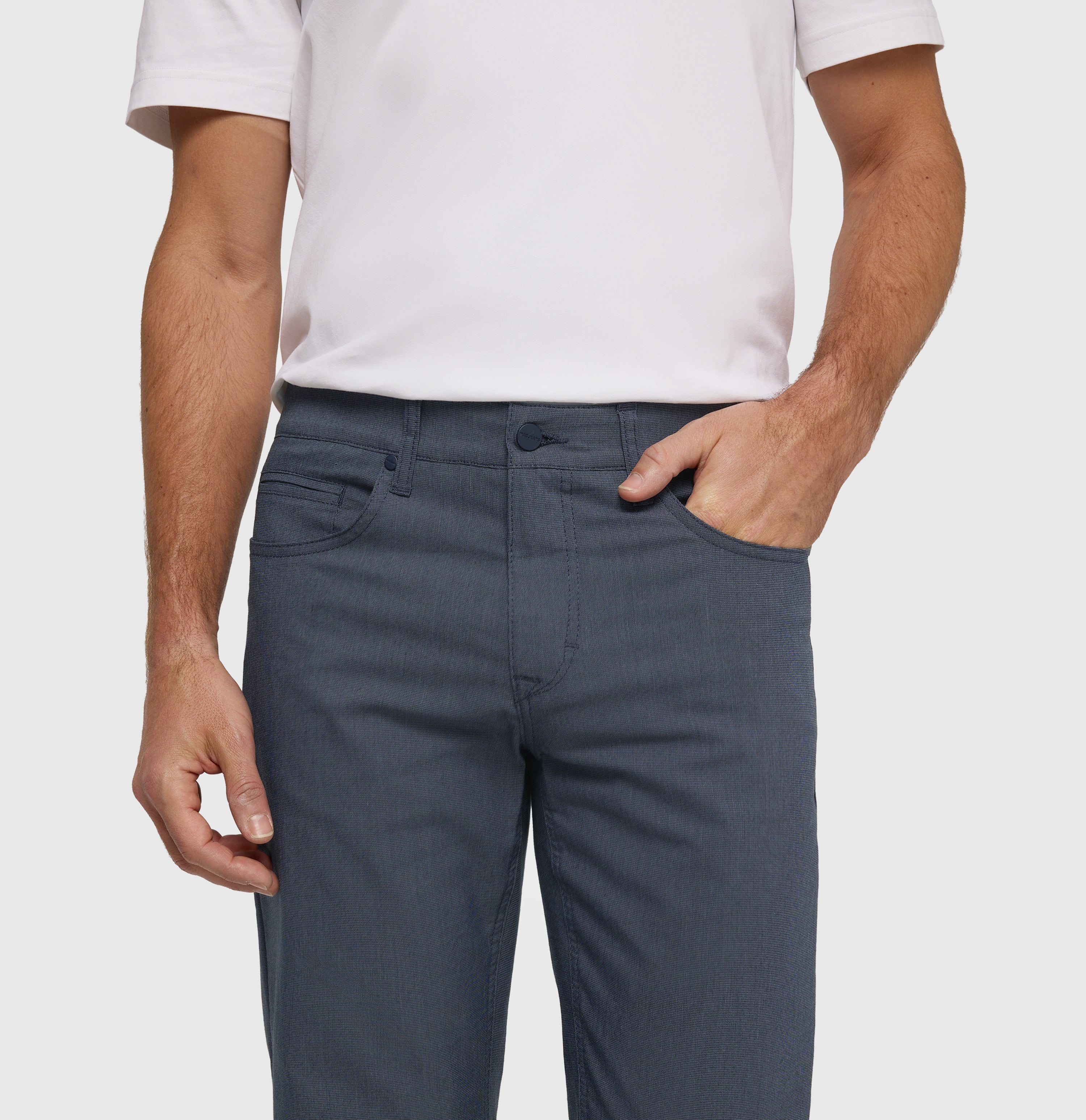 Modern fit in a light melange material. | Arne | midnight blue | Detailed view 2 of model