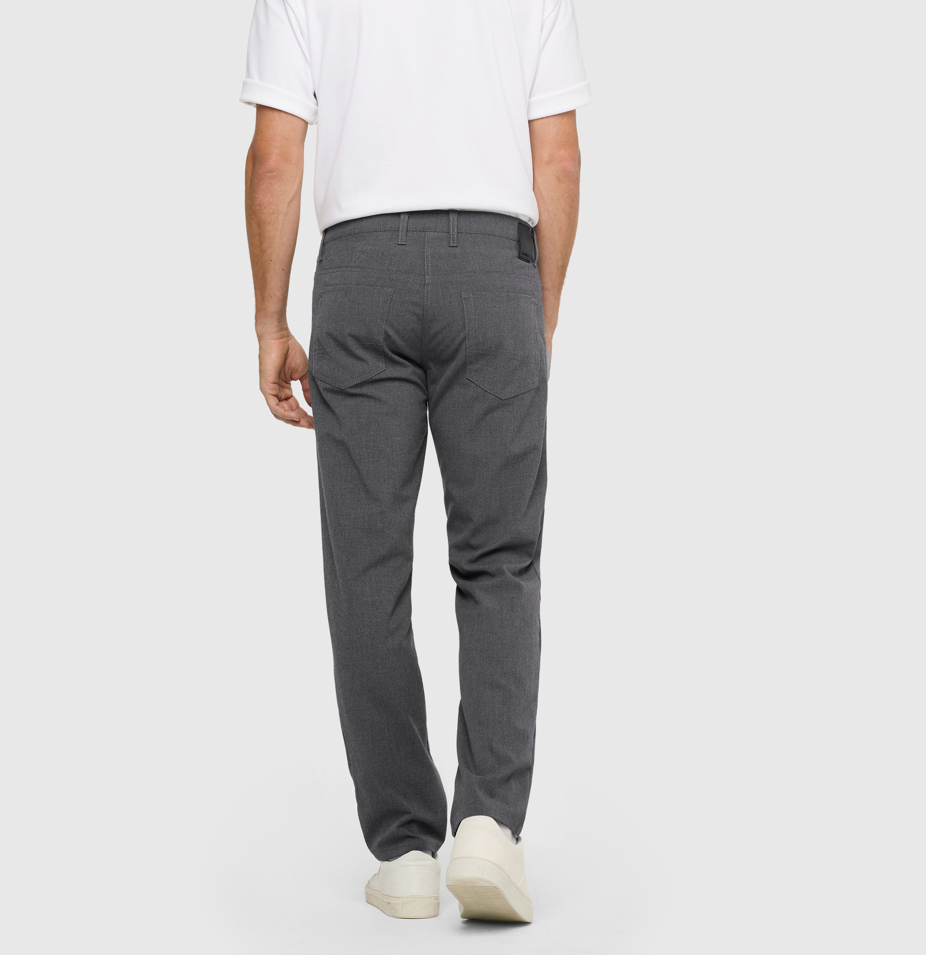 Travel trousers made of bi-stretch material, suitable for the office. | Arne Travel | dark shadow | Back view of model