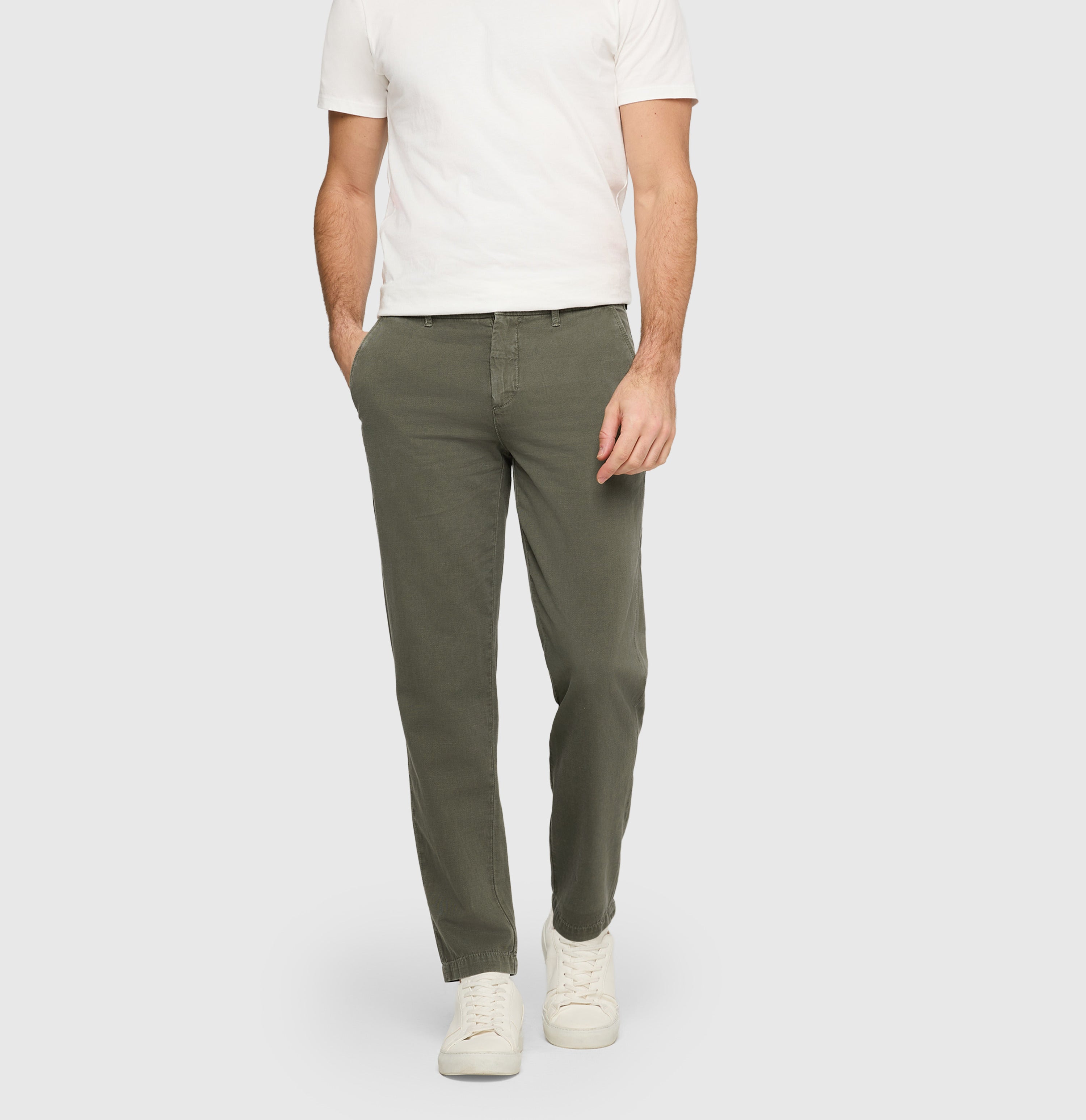 Tapered chino with hemp fibres. | Dean | leaf green PPT | Front view of model