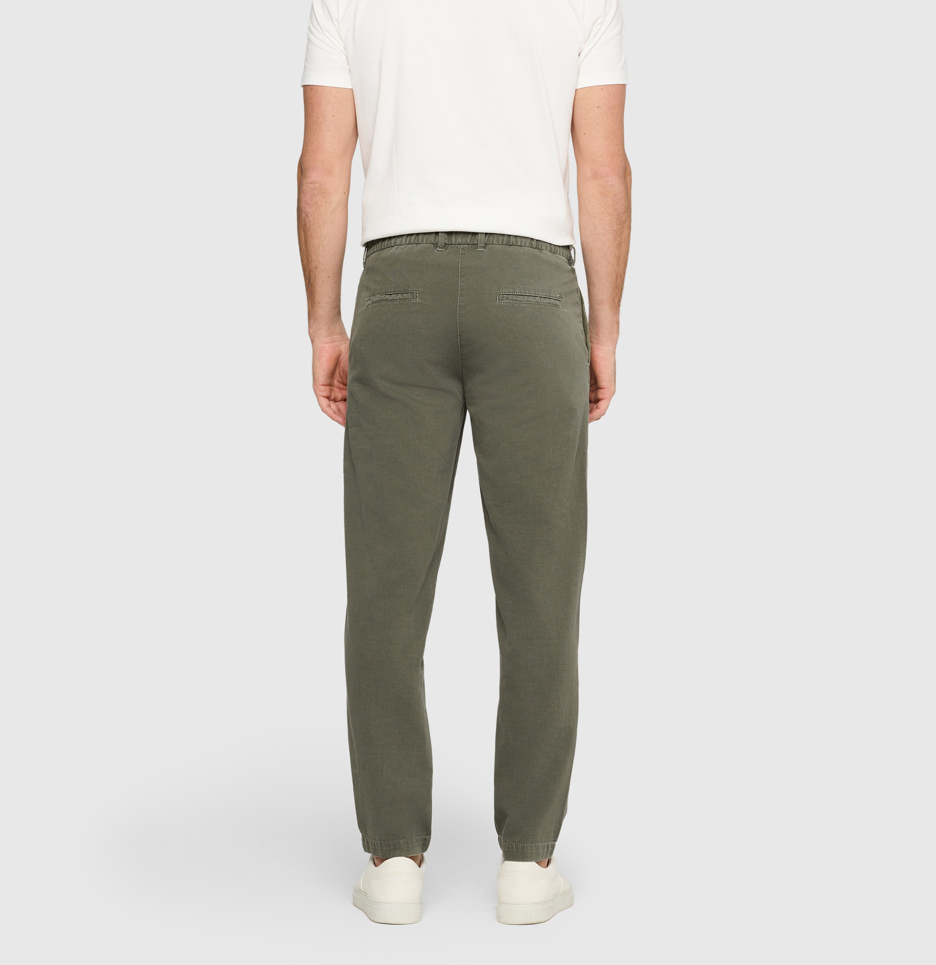 Tapered chino with hemp fibres. | Dean | leaf green PPT | Back view of model
