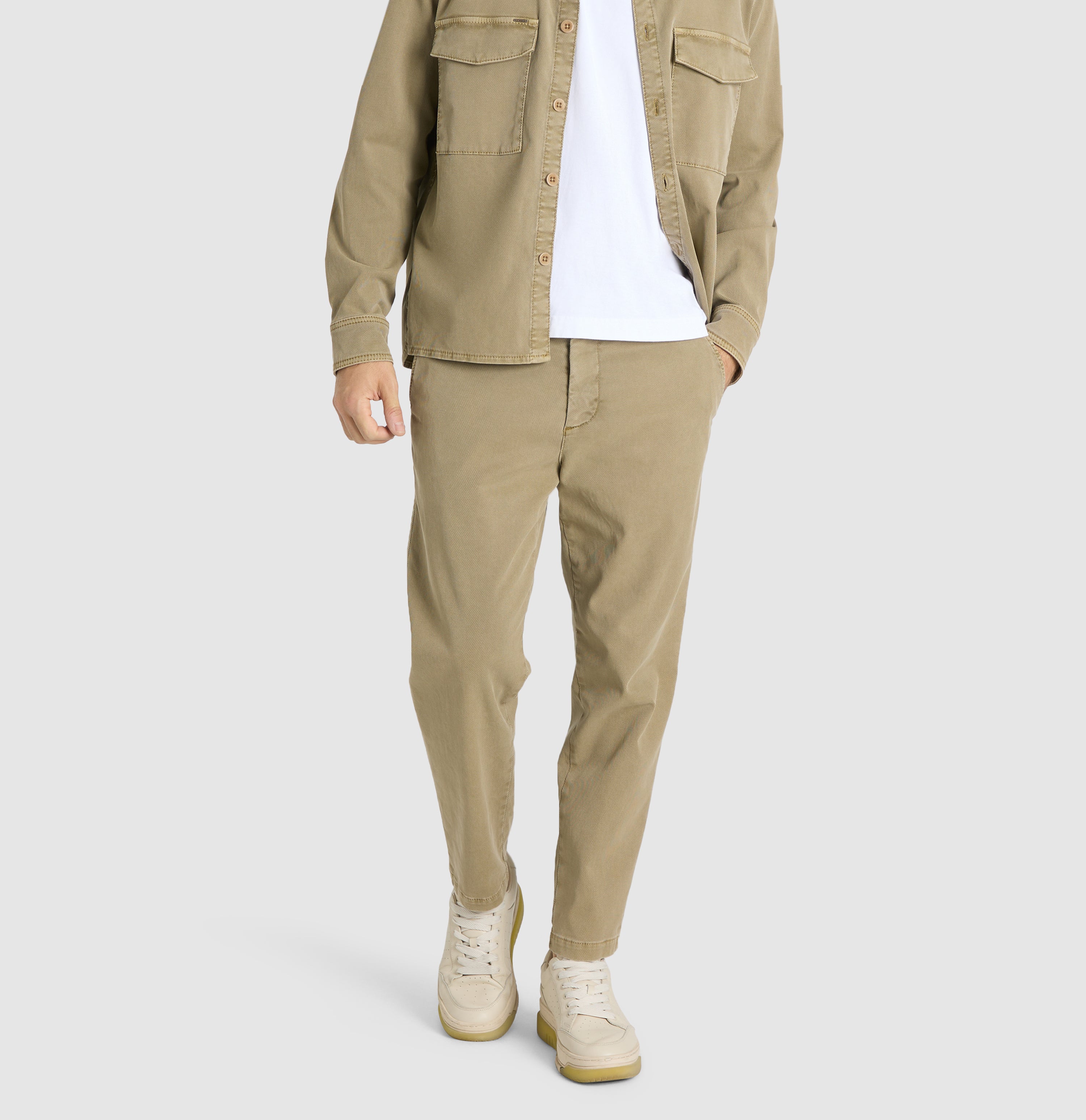 Tapered chino in a twill material with lyocell. | Dean Worker | martini olive PPT | Front view of model