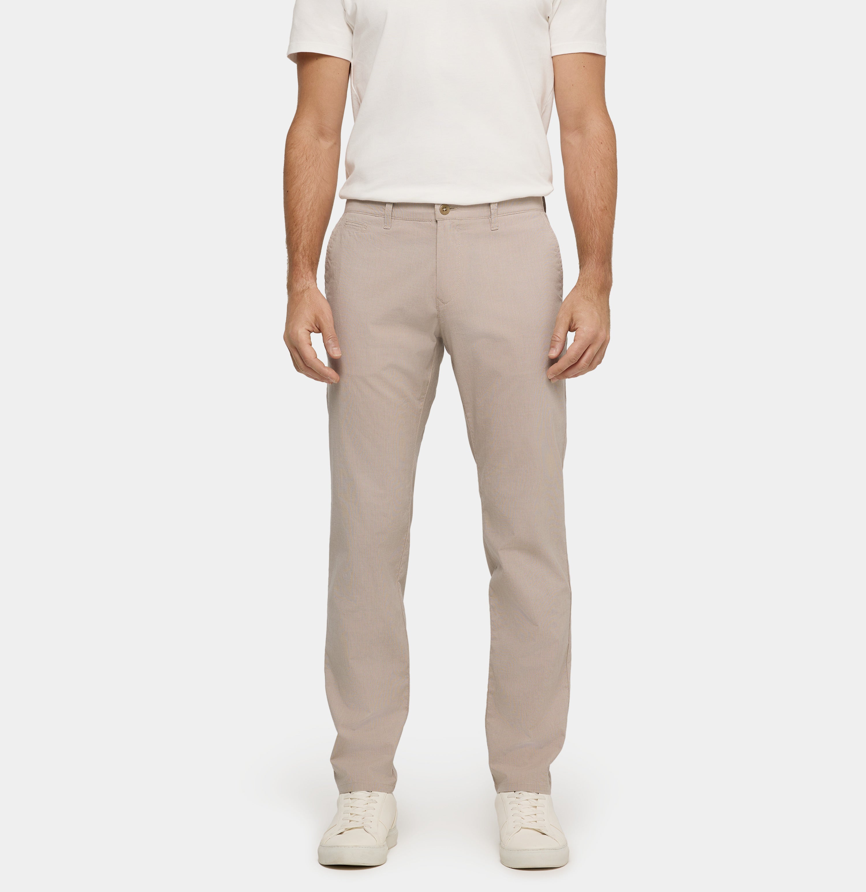 Summer trousers with micro texture. | Lennox | caffe latte | Front view of model