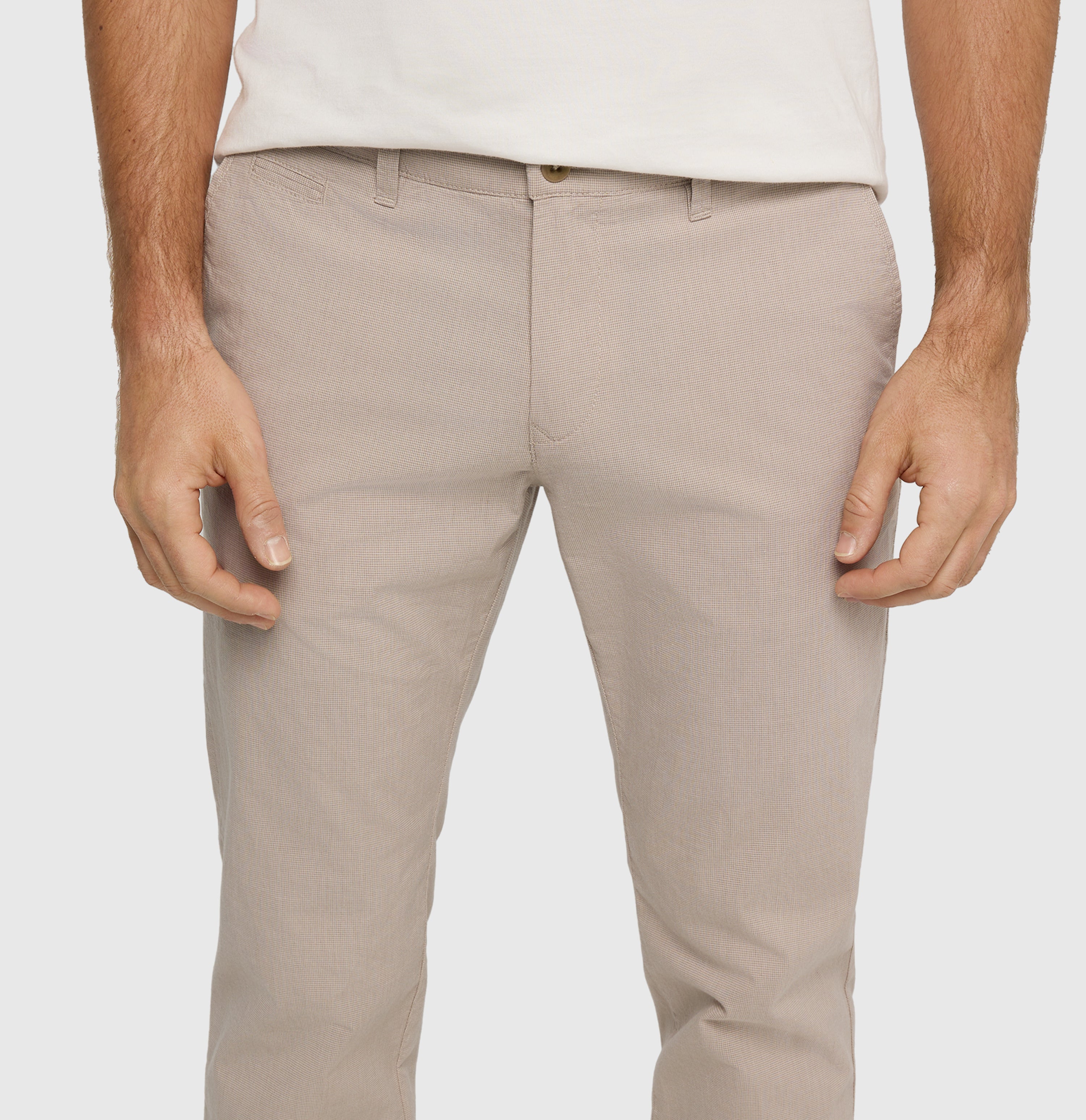 Summer trousers with micro texture. | Lennox | caffe latte | Detailed view 2 of model