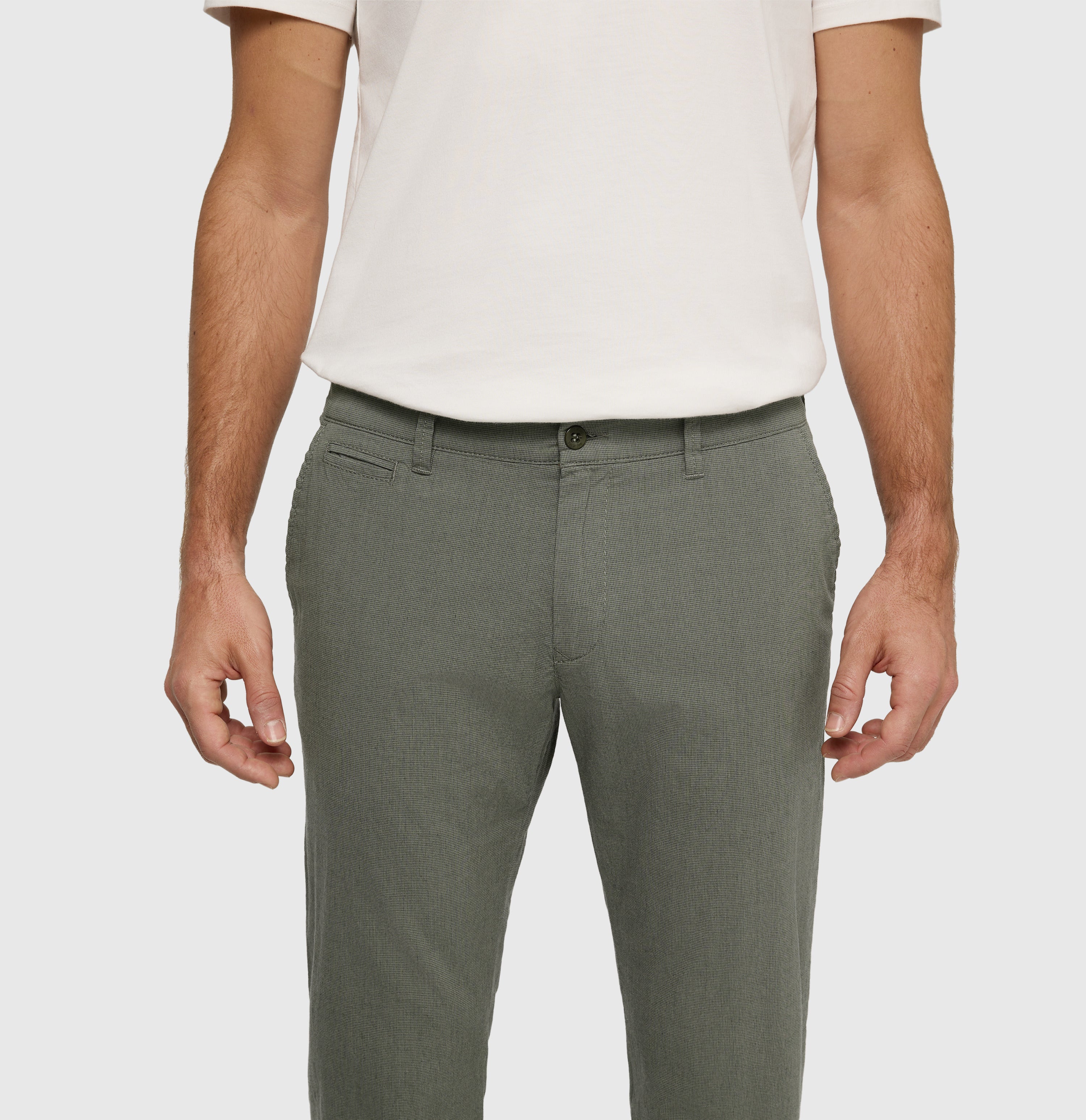 Summer trousers with micro texture. | Lennox | green tea | Detailed view 4 of model