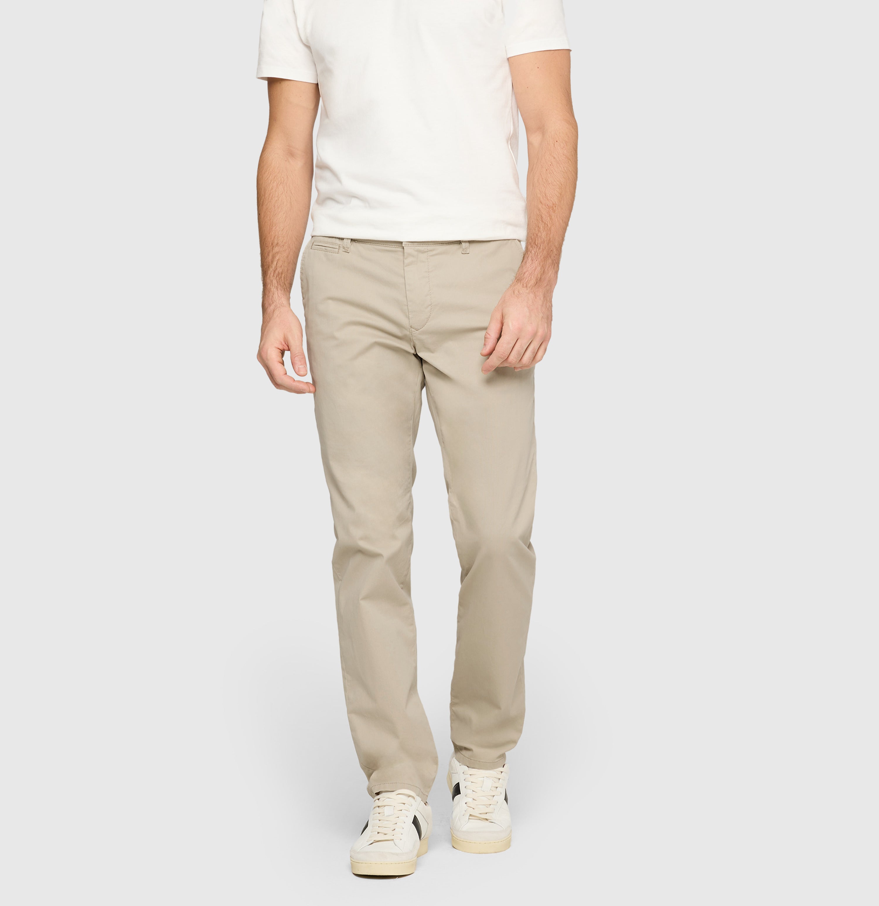 Regular trousers with discreet print. | Lennox | smoothly beige printed | Front view of model
