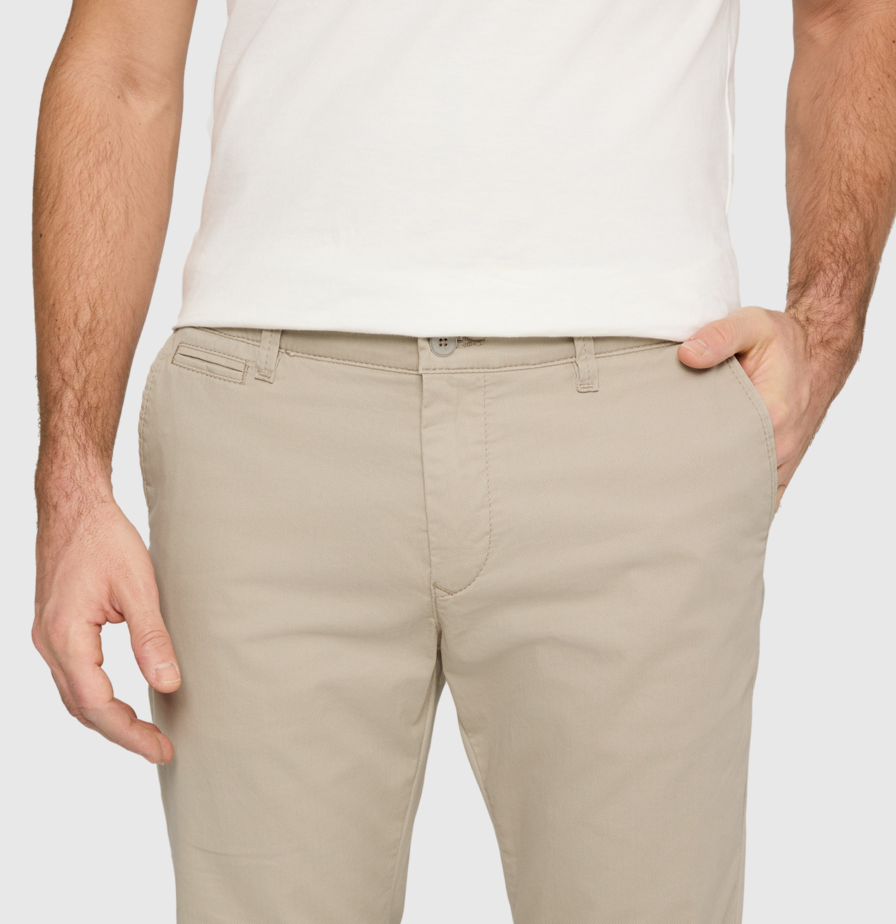 Regular trousers with discreet print. | Lennox | smoothly beige printed | Detailed view 2 of model