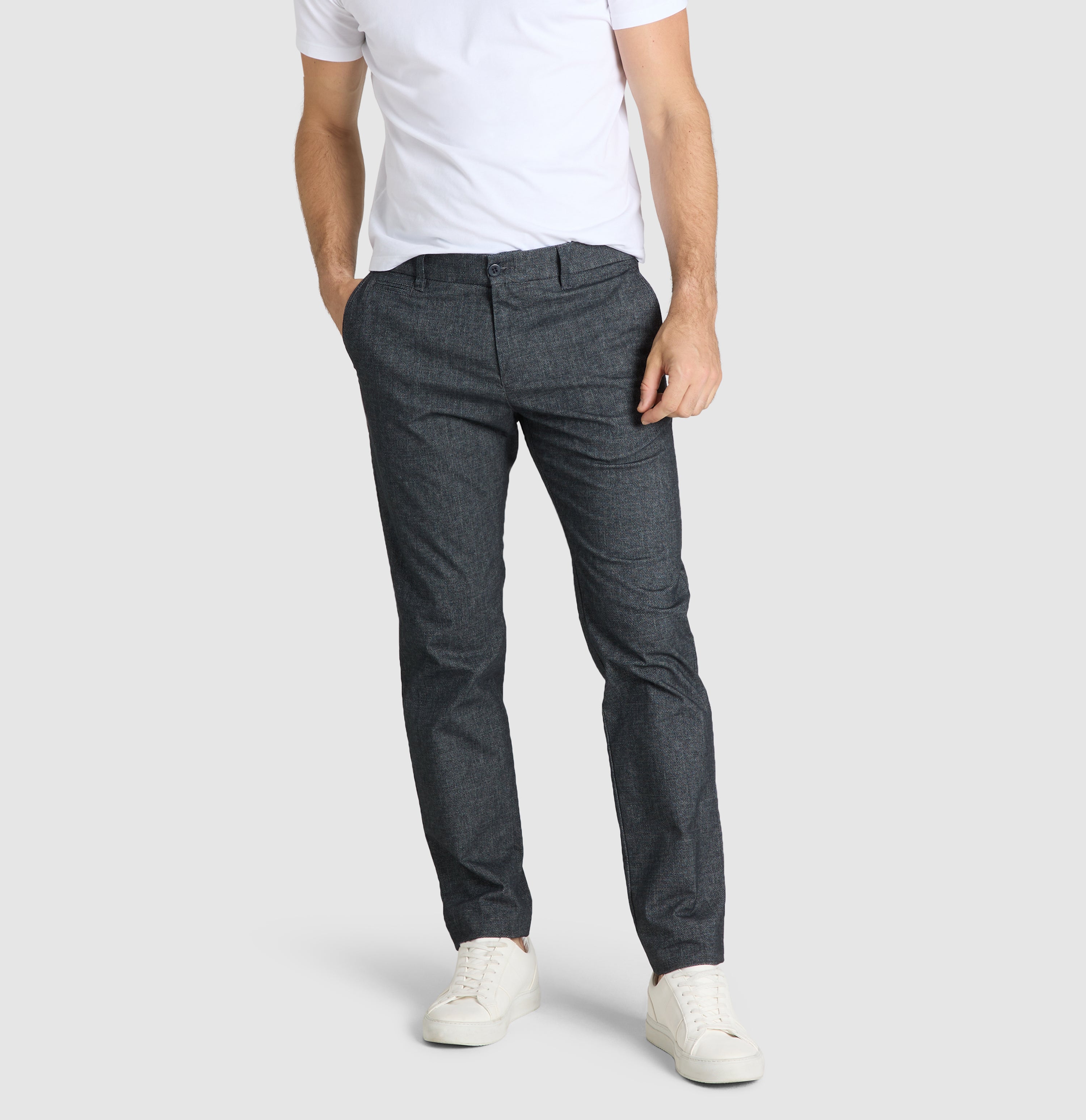 Chino in a finely patterned flannel material. | Lennox | midnight blue printed | Front view of model