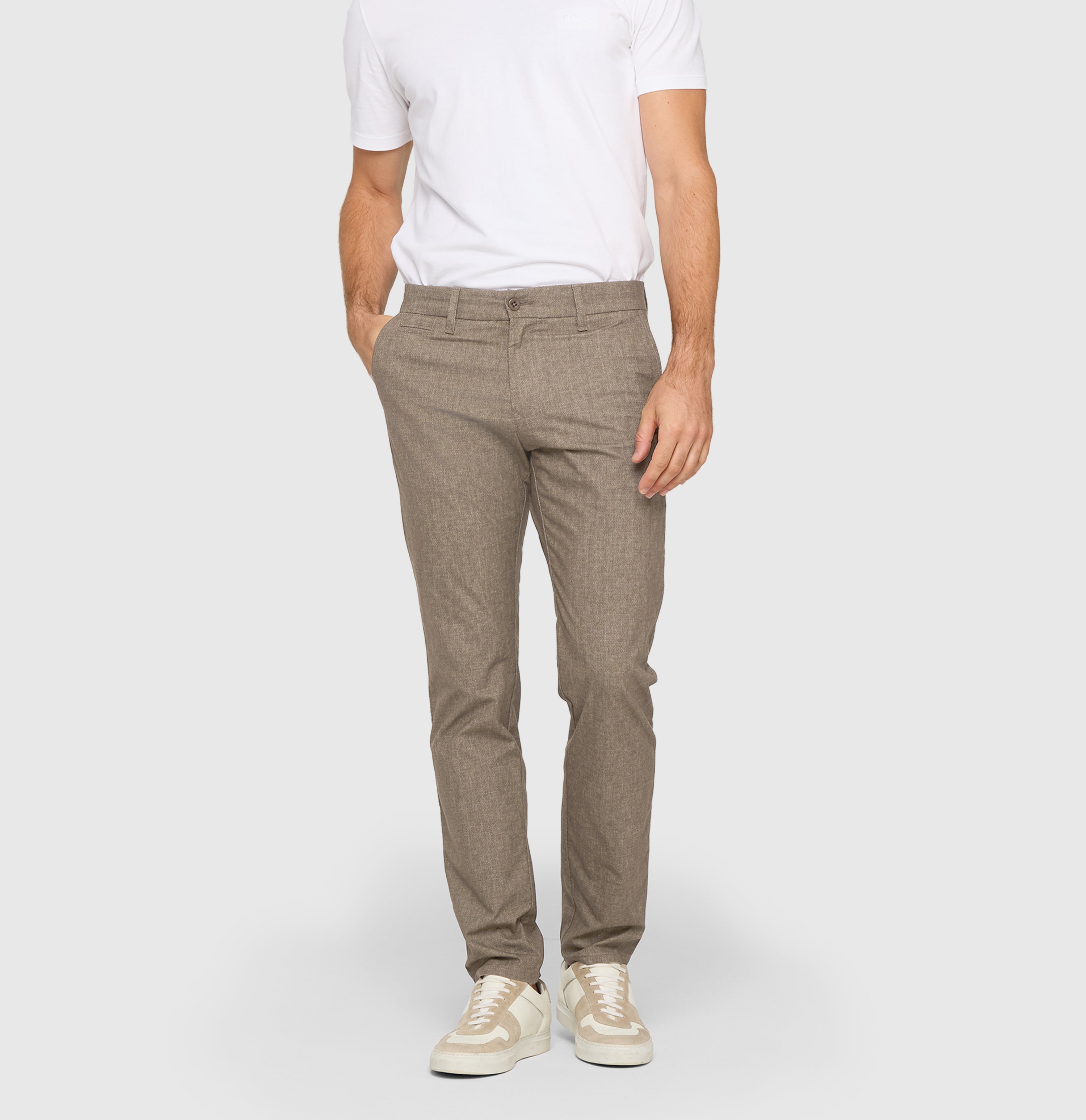 Chino in a finely patterned flannel material. | Lennox | clay printed | Front view of model