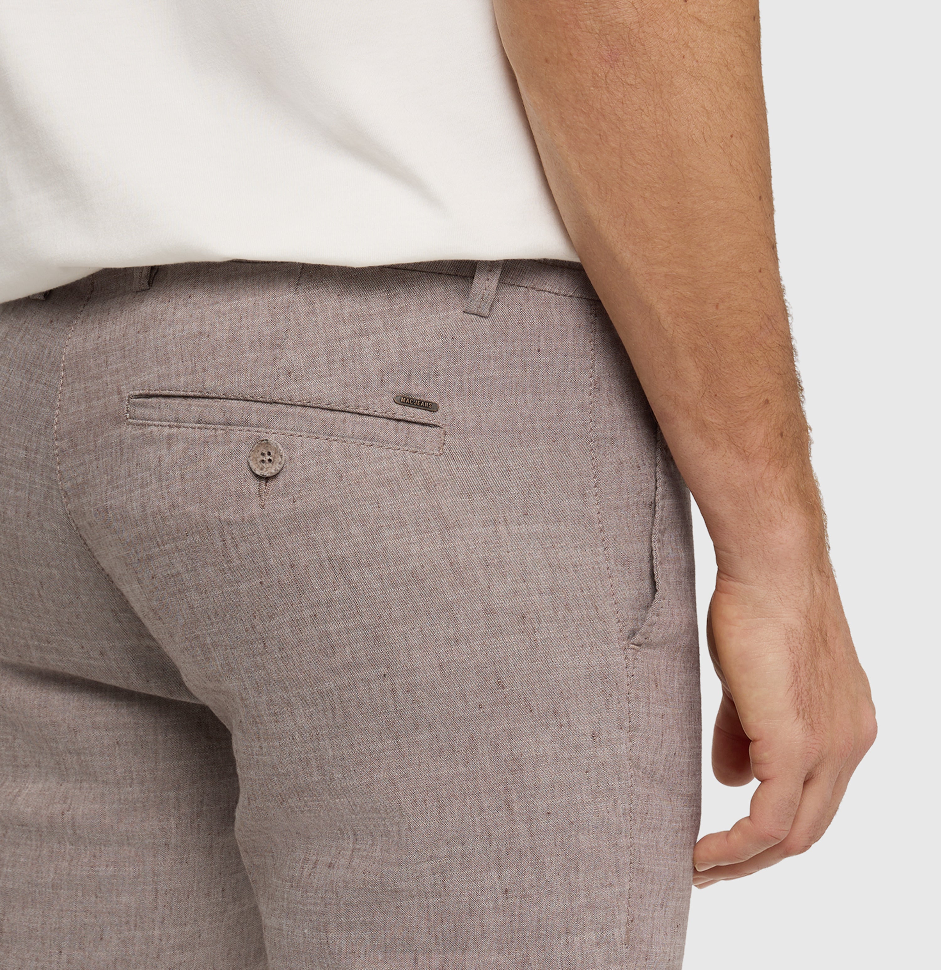 Chino in a flowing linen-viscose blend. | Lennox Sport | clay | Detailed view 2 of model