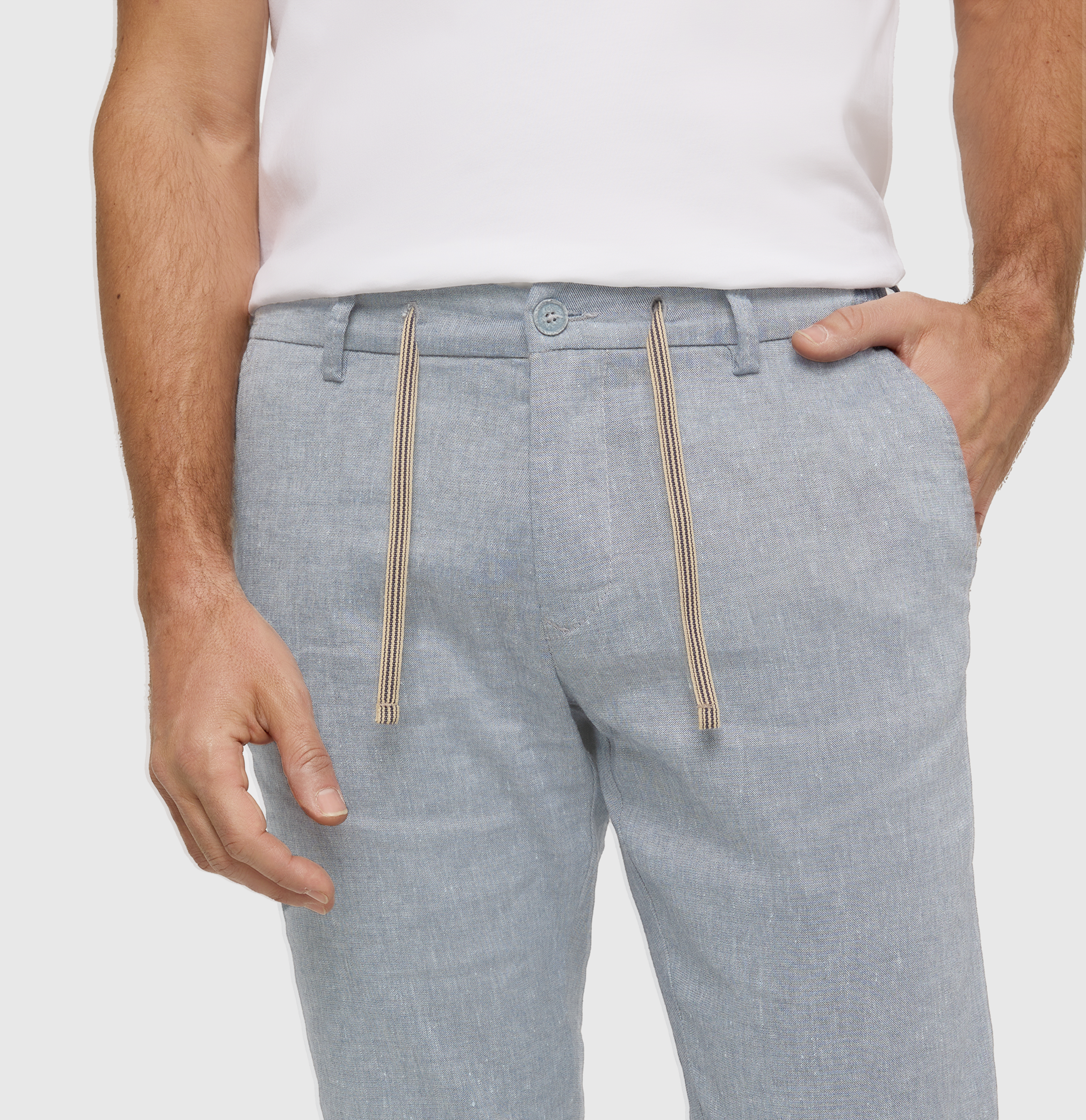 Chino in a flowing linen-viscose blend. | Lennox Sport | capri blue | Detailed view 3 of model