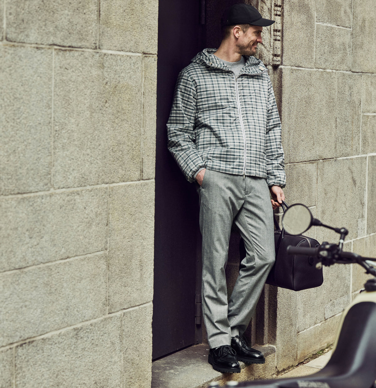 Regular chino with herringbone pattern. | Lennox | light storm grey herringbone | Campaign image 3