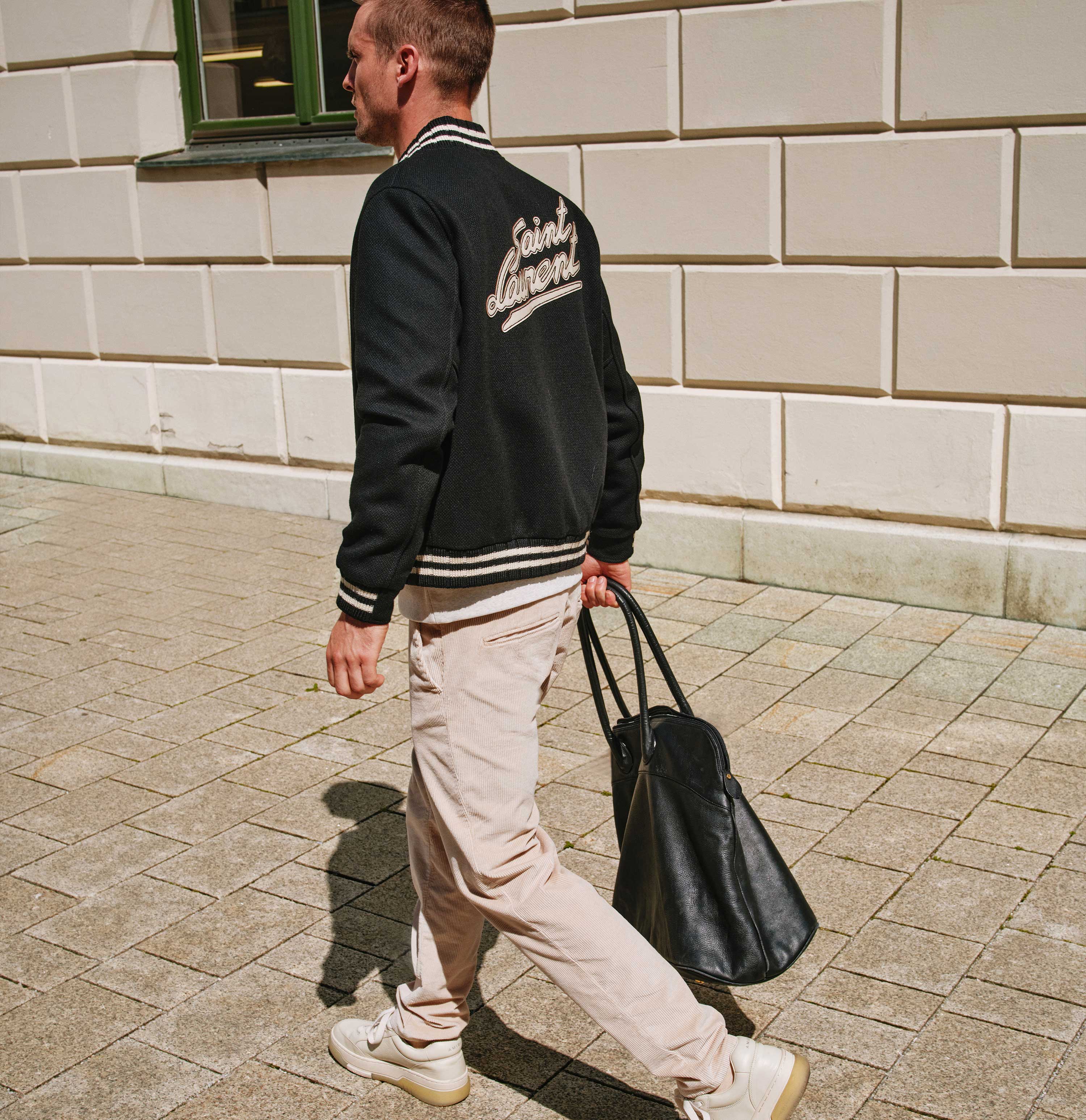 Extra soft corduroy chino in a lyocell blend. With a fine shine. | Lennox | kitt | Full-body of model