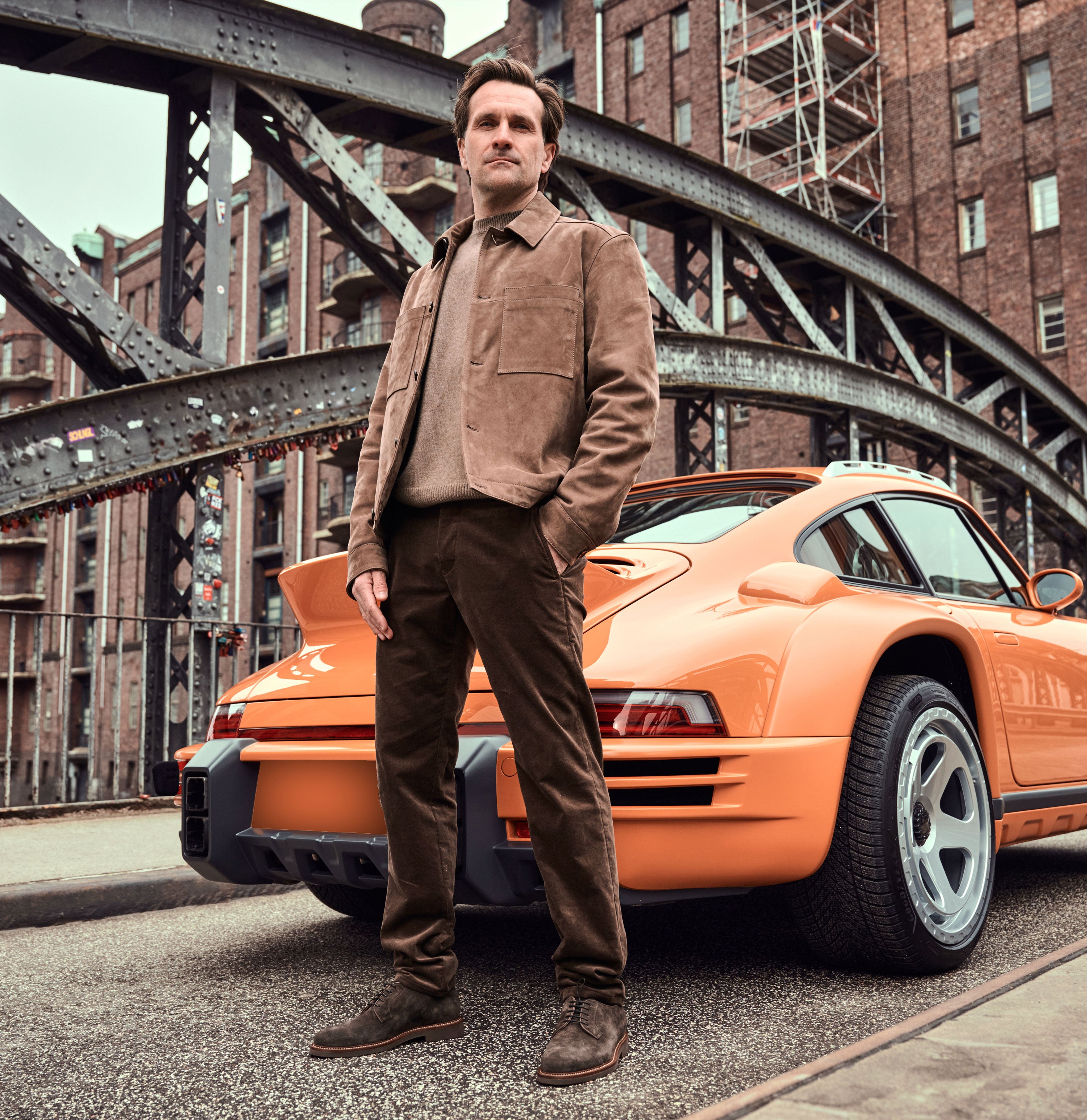 Driver chinos made of soft, fine corduroy. | Driver Pants | hot fudge | Campaign image 3