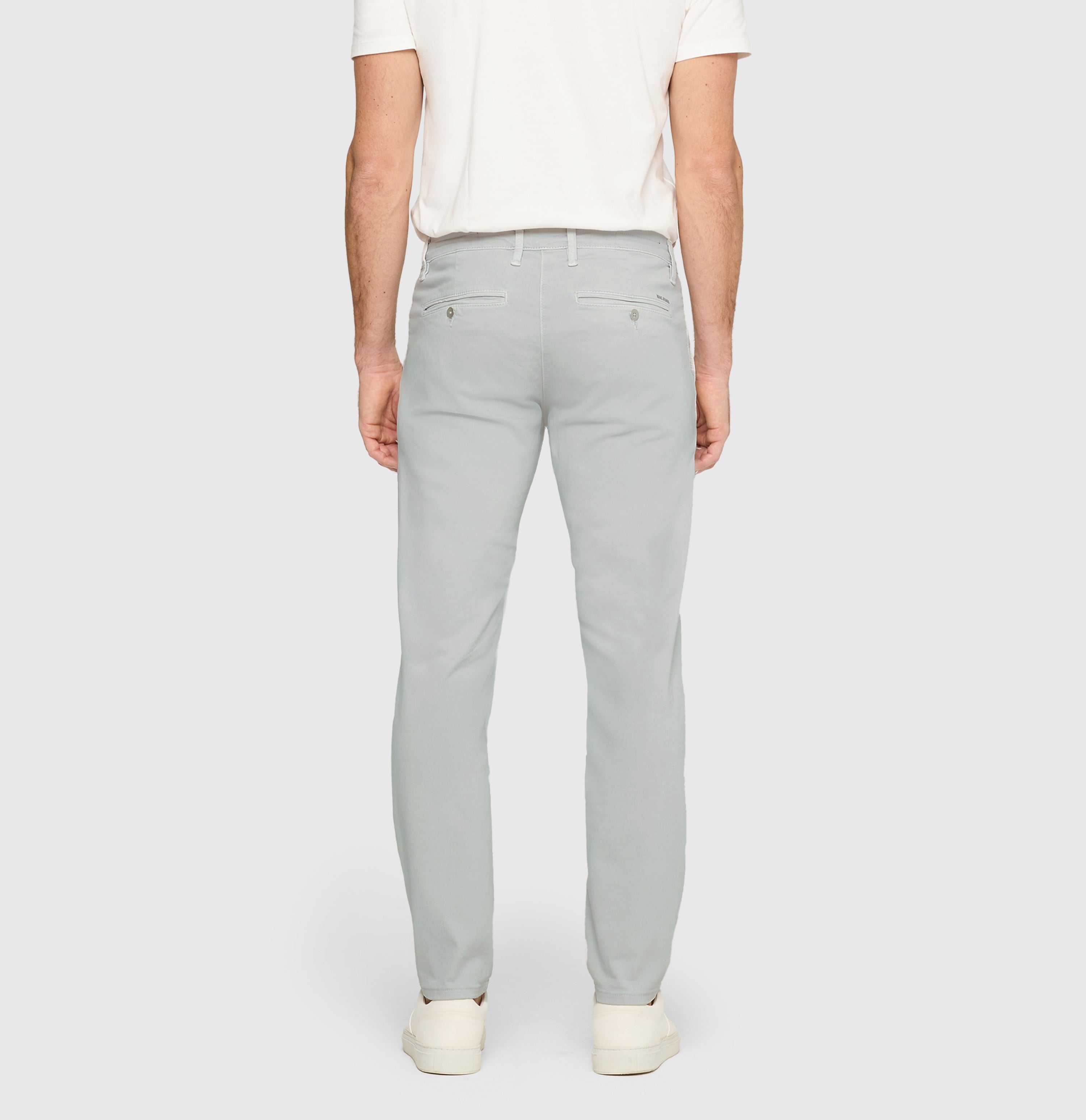 Ultimate driver pants in a chino design. | Driver Pants | silver grey | Detailed view 2 of model
