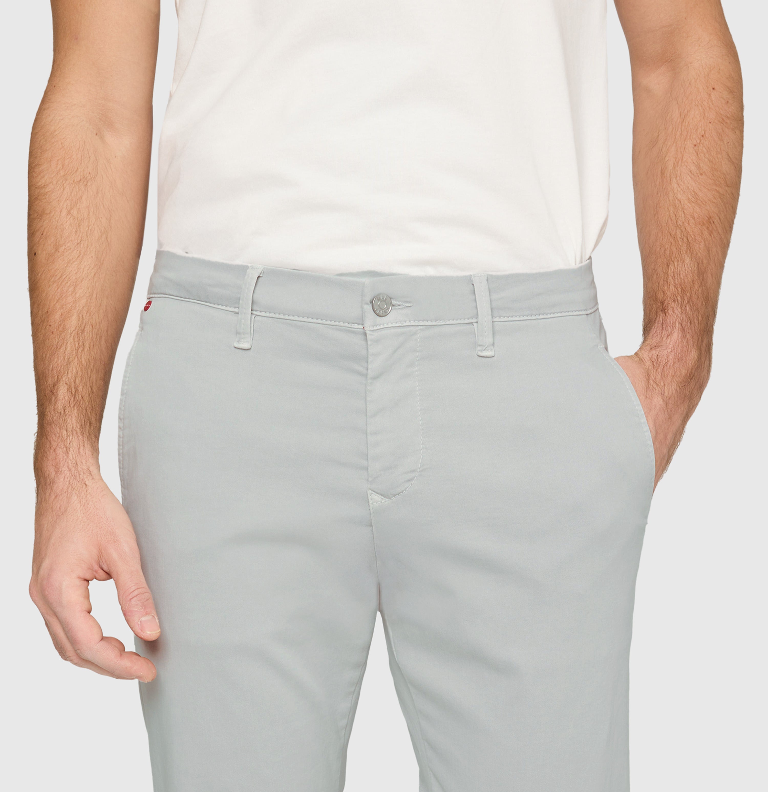 Ultimate driver pants in a chino design. | Driver Pants | silver grey | Detailed view 4 of model