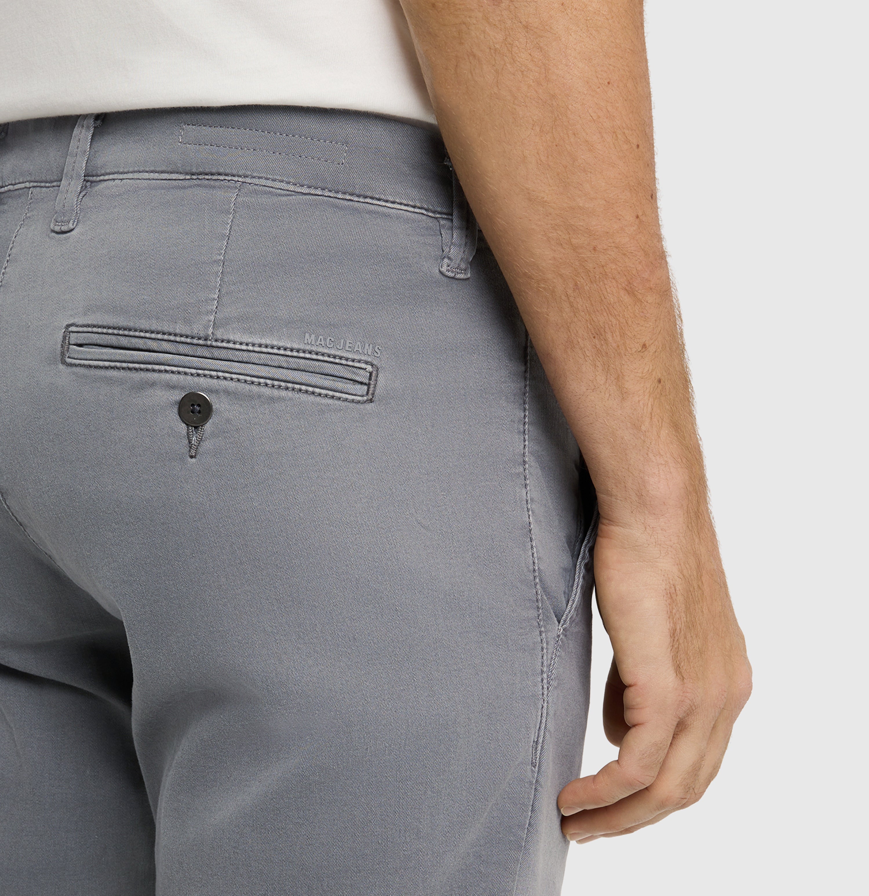 Ultimate driver pants in a chino design. | Driver Pants | light storm grey | Detailed view 2 of model