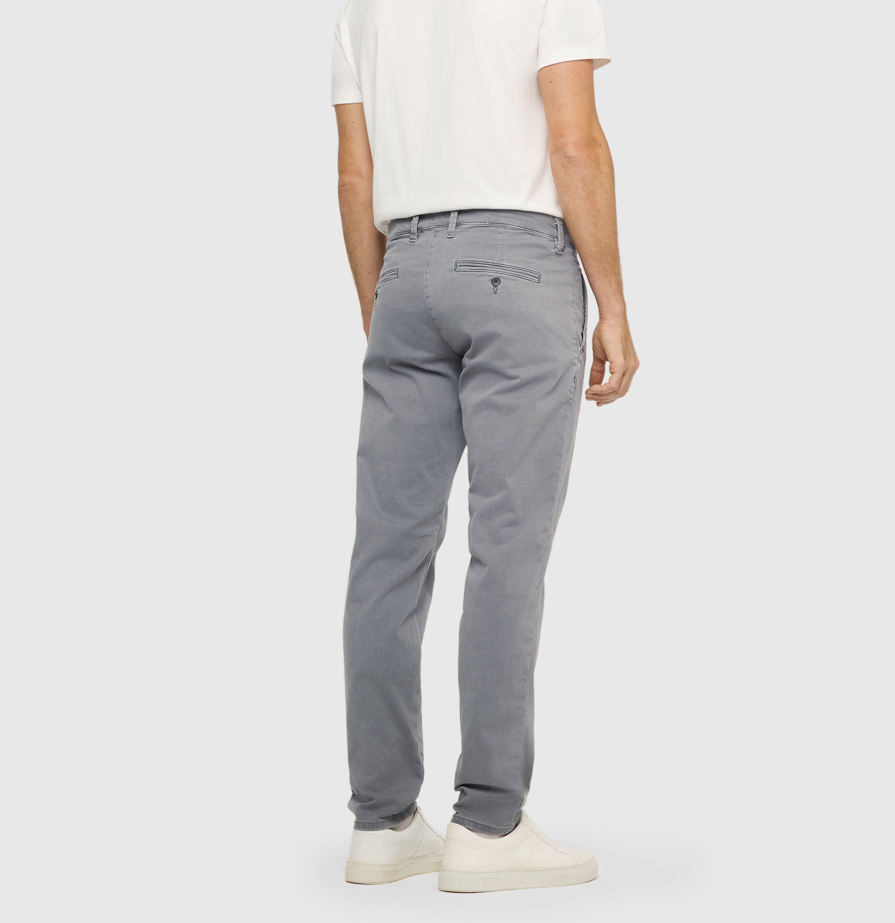 Ultimate driver pants in a chino design. | Driver Pants | light storm grey | Detailed view 3 of model
