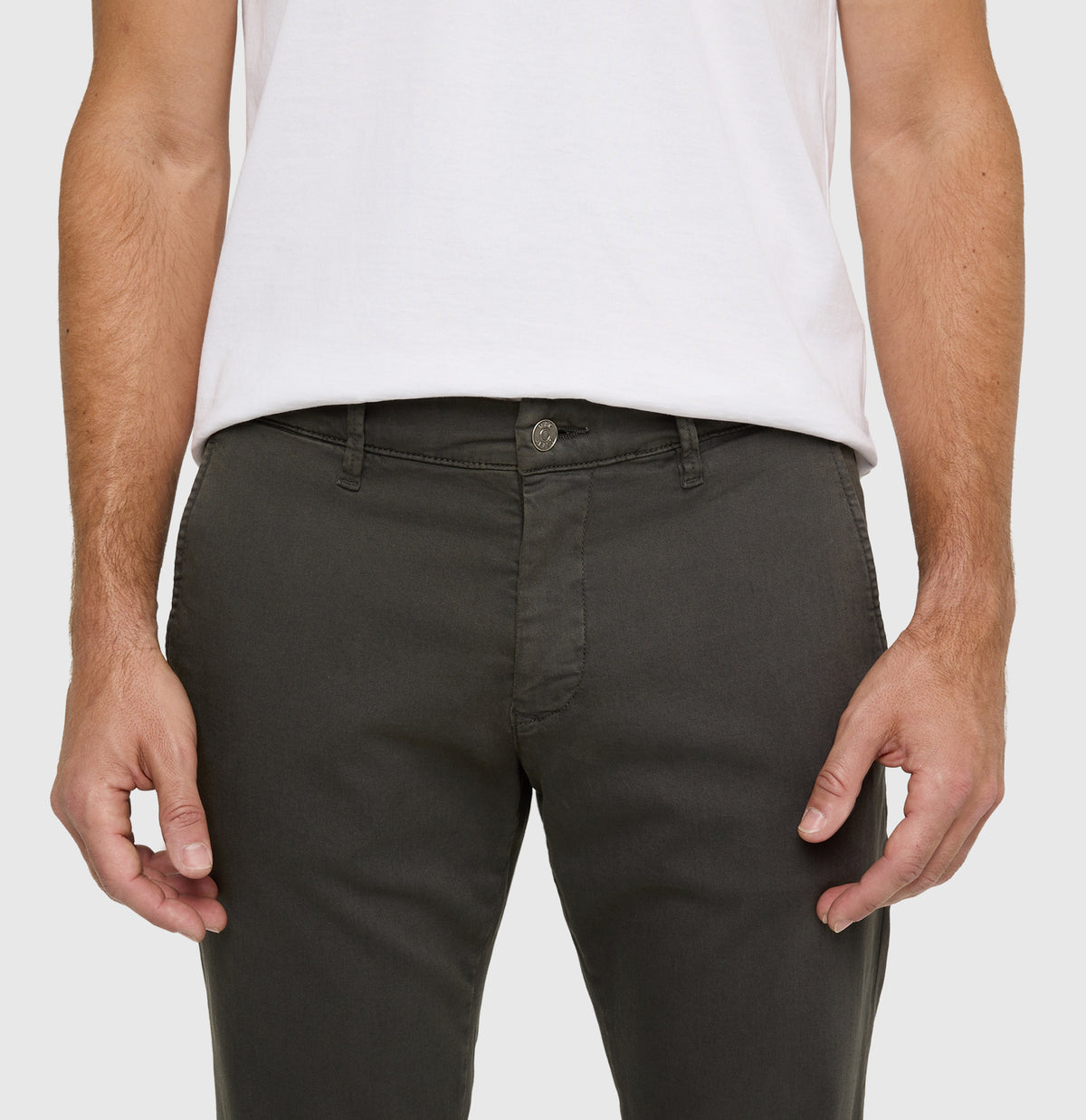Ultimate driver pants in a chino design. | Driver Pants | dark shadow | Detailed view 2 of model