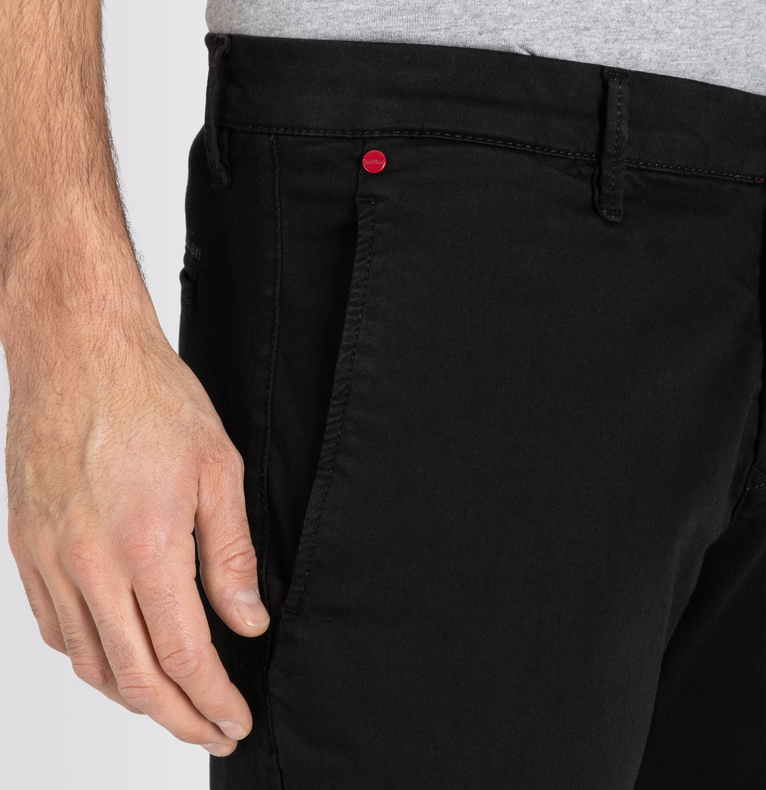 Flexible ultimate driver pants in a chino design. | S-NAME | S-FBBZ | Side view of model