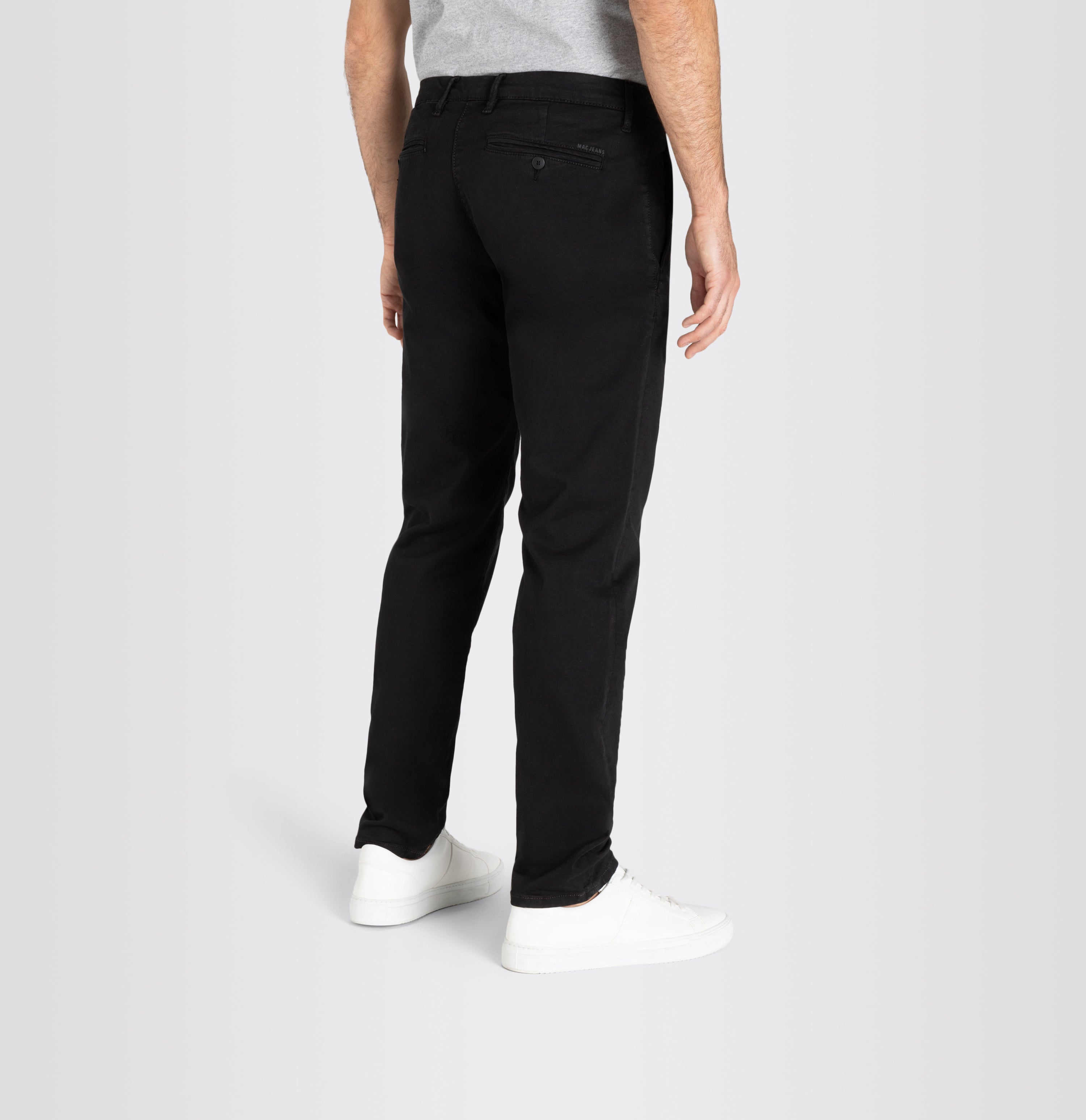 Flexible ultimate driver pants in a chino design. | Driver Pants | black | Detailed view 4 of model