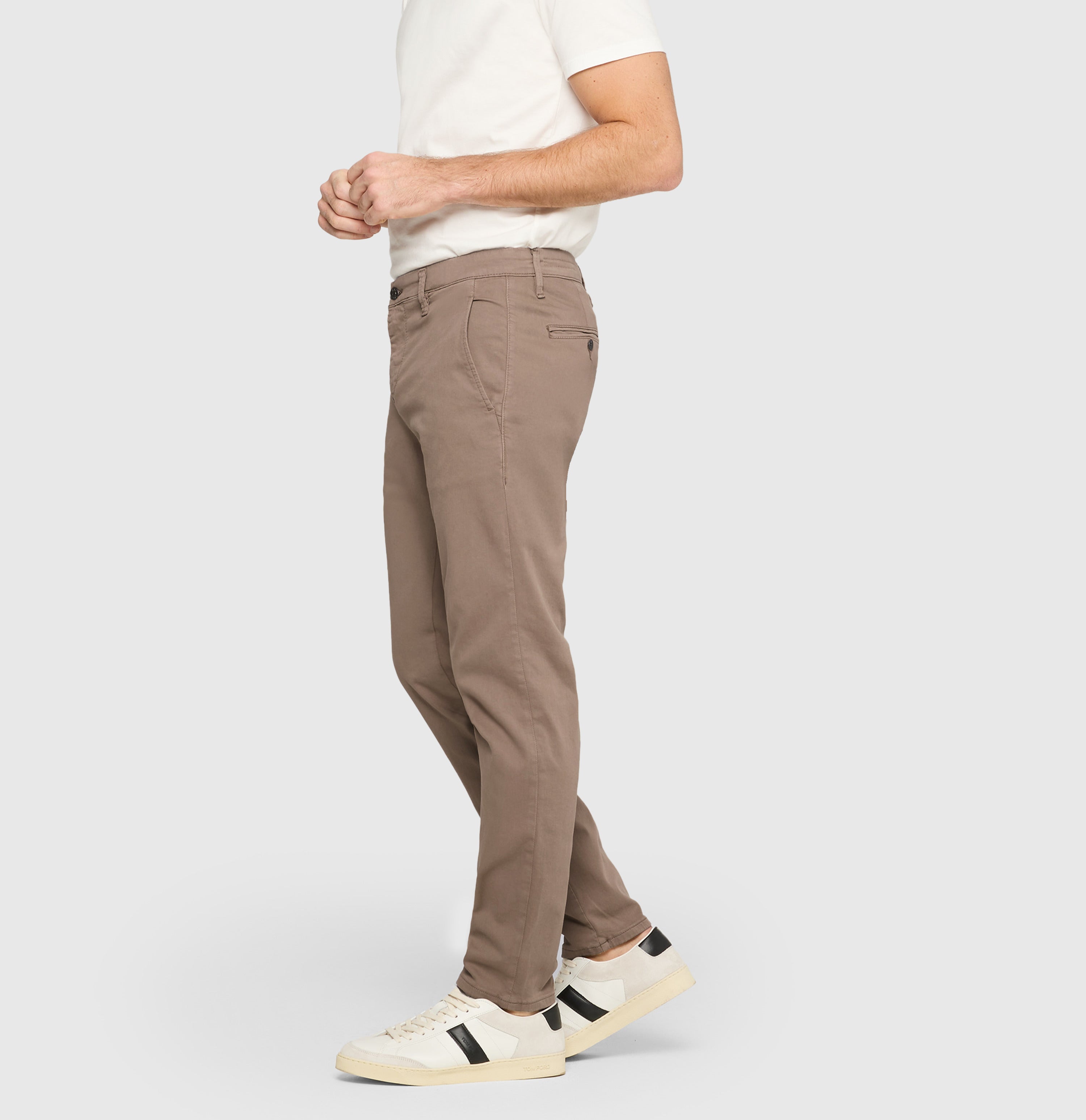 Ultimate driver pants in a chino design. | Driver Pants | new havanna | Side view of model
