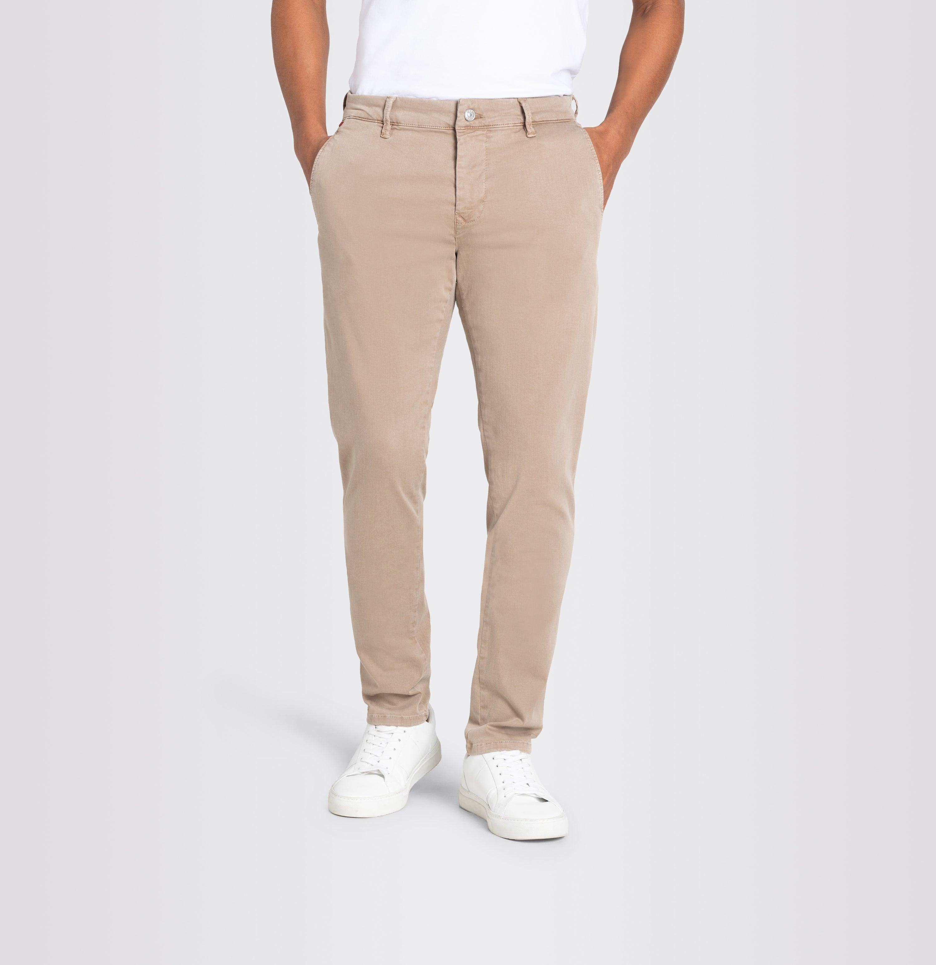 Flexible ultimate driver pants in a chino design. | S-NAME | S-FBBZ | Front view of model