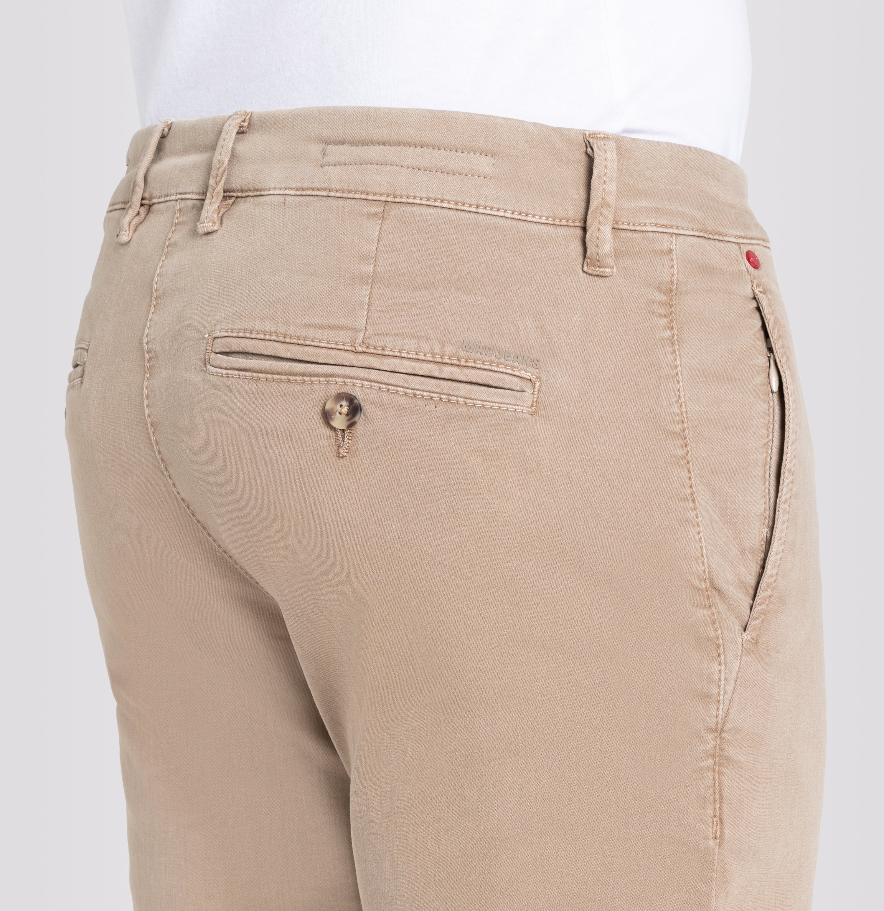 Flexible ultimate driver pants in a chino design. | S-NAME | S-FBBZ | Side view of model