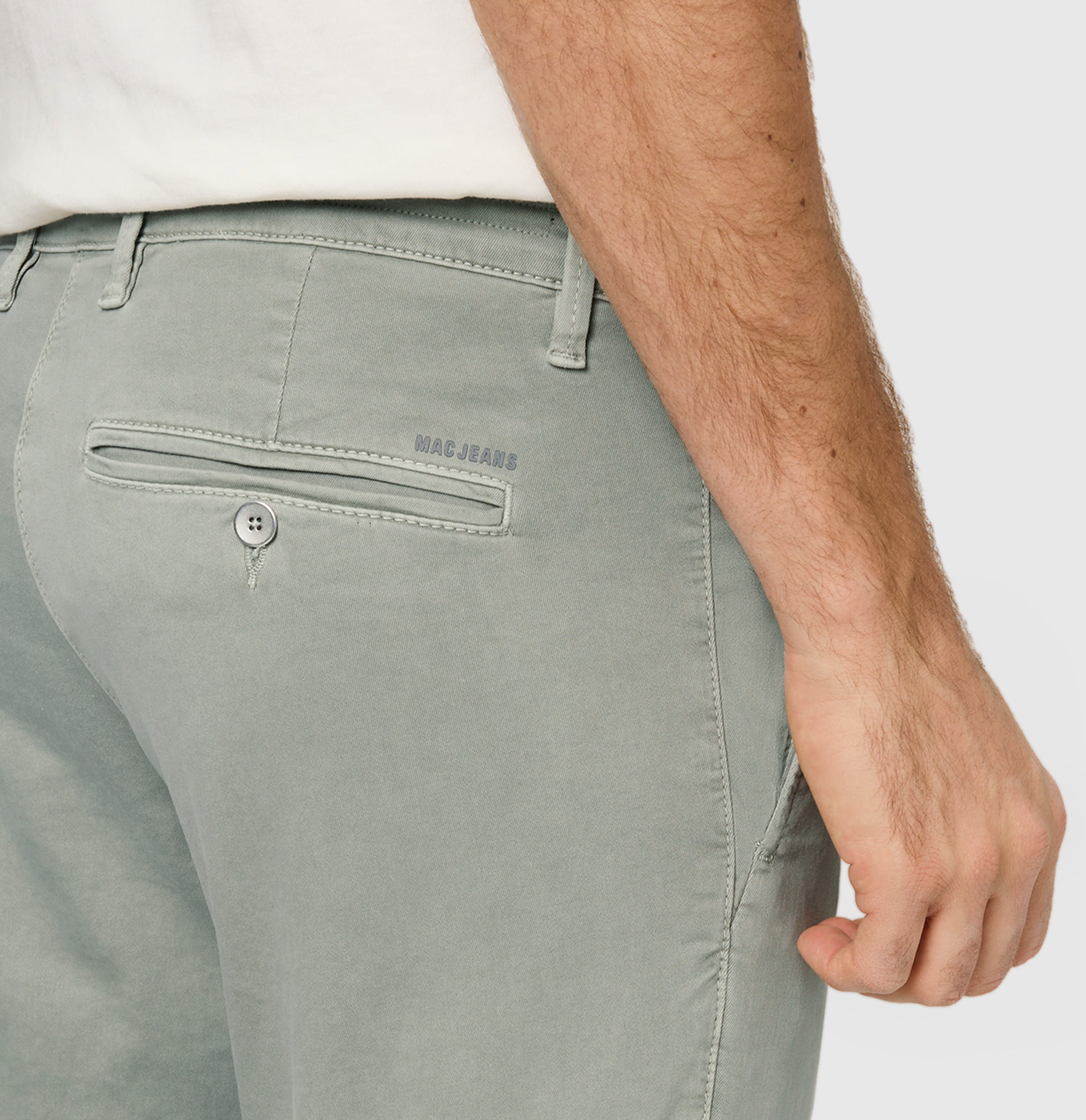 Ultimate driver pants in a chino design. | Driver Pants | iceberg green | Detailed view 2 of model
